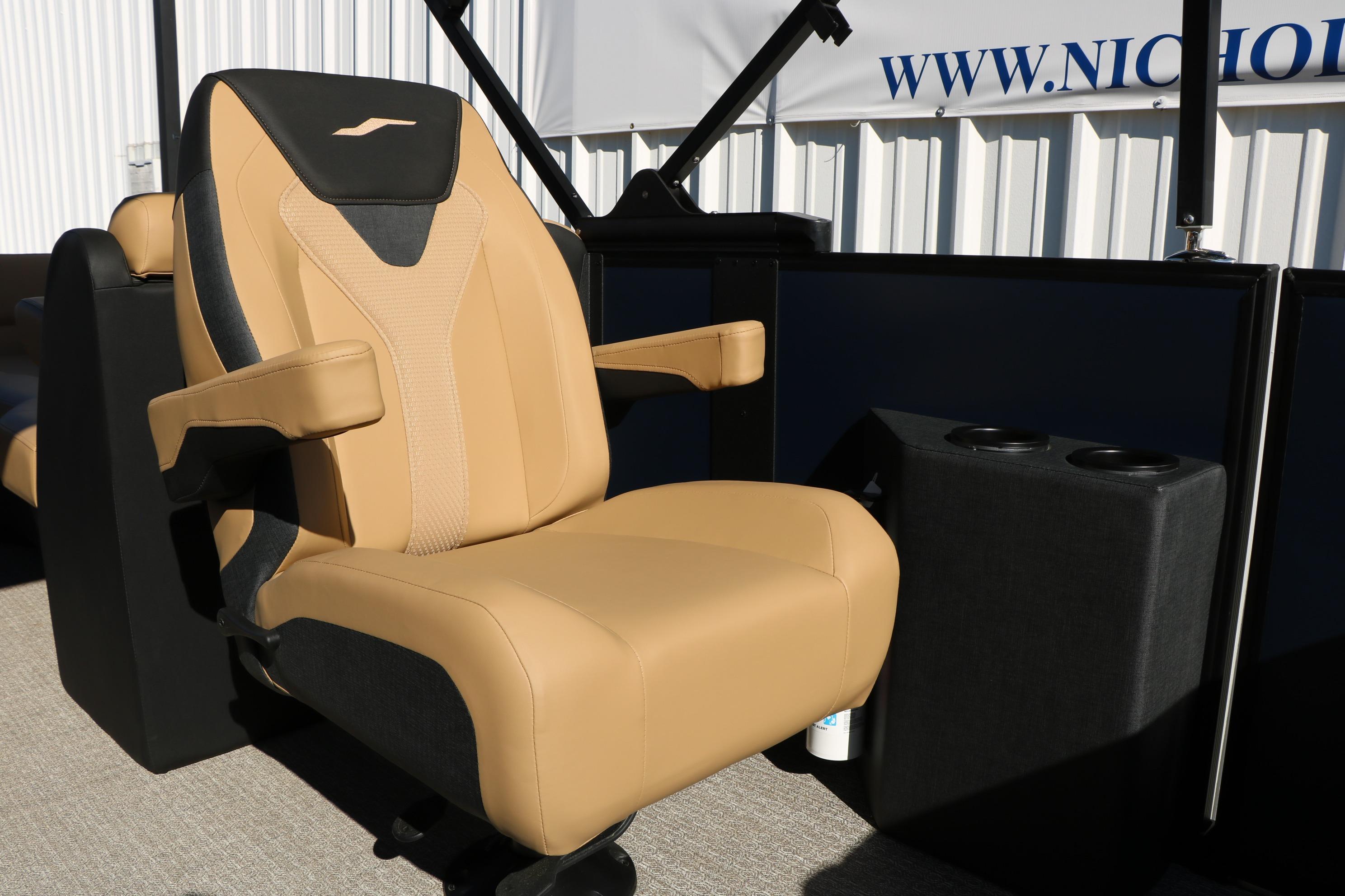 Luxurious tan seat in 2026 Evotti 525 QL Tri-Toon boat interior.