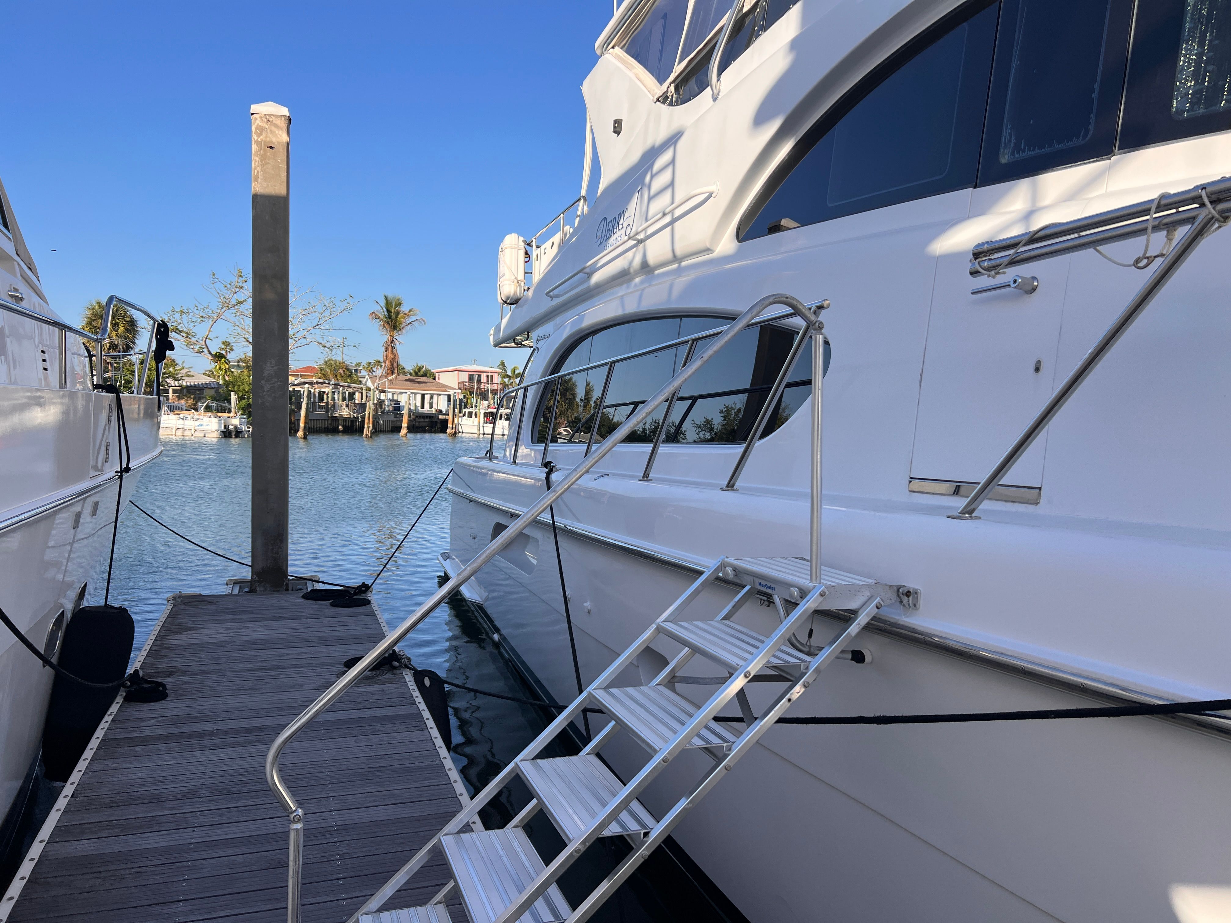 2006 Hatteras 64 Motor Yacht - 4