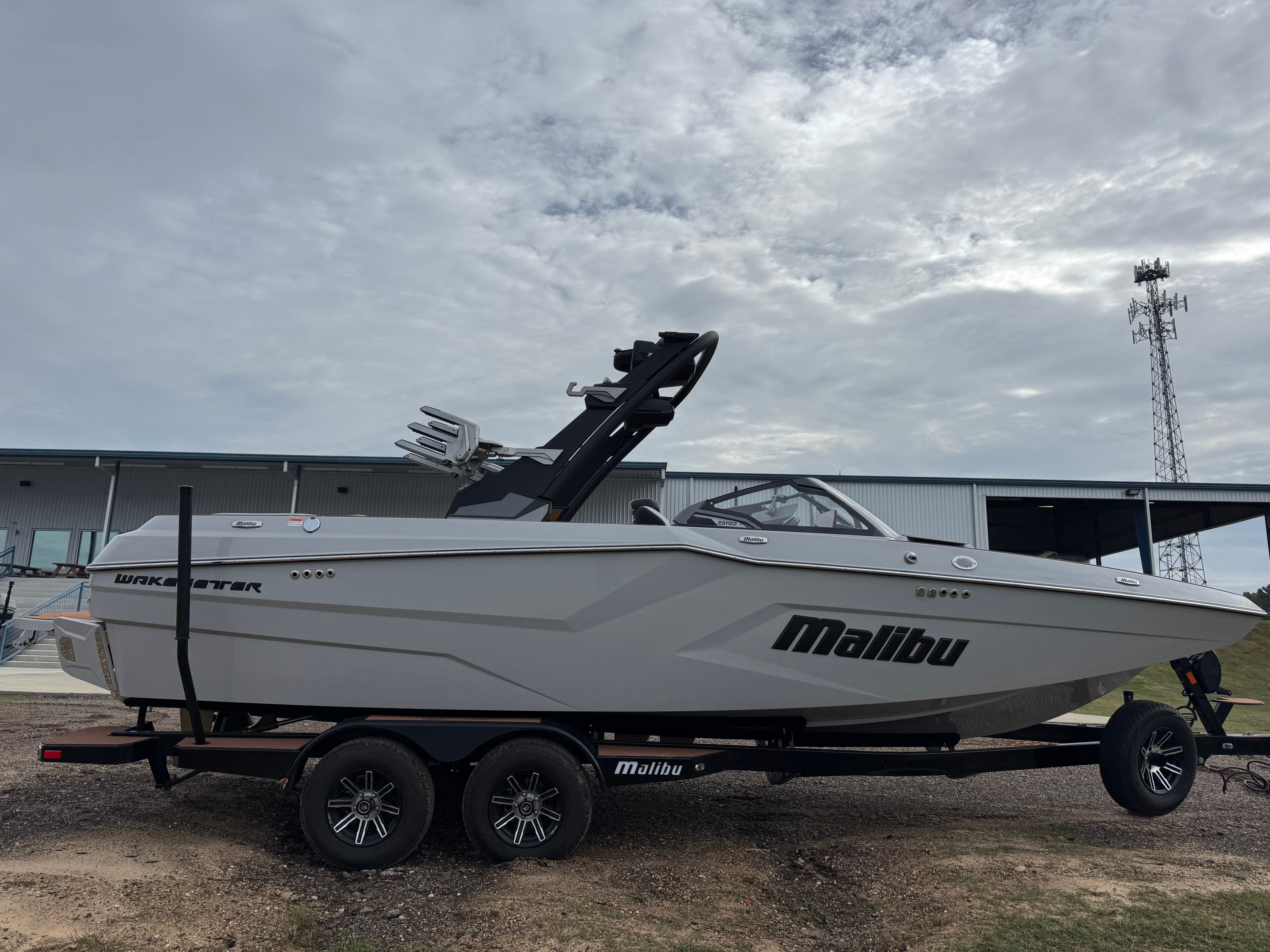 2026 MALIBU 23 MXZ - Image 7