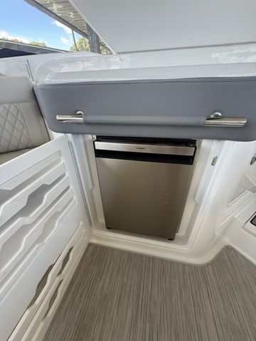 2026 Sea Ray SLX 310 - 9