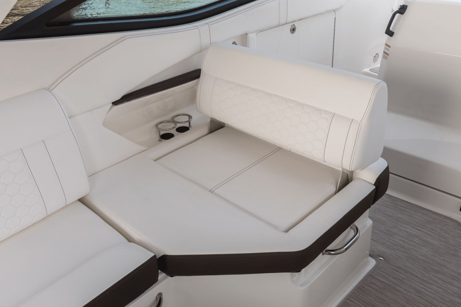 2026 Sea Ray Sundancer 320 Outboard - 10