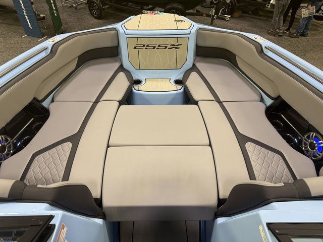 2025 Yamaha Boats 255XD - 39