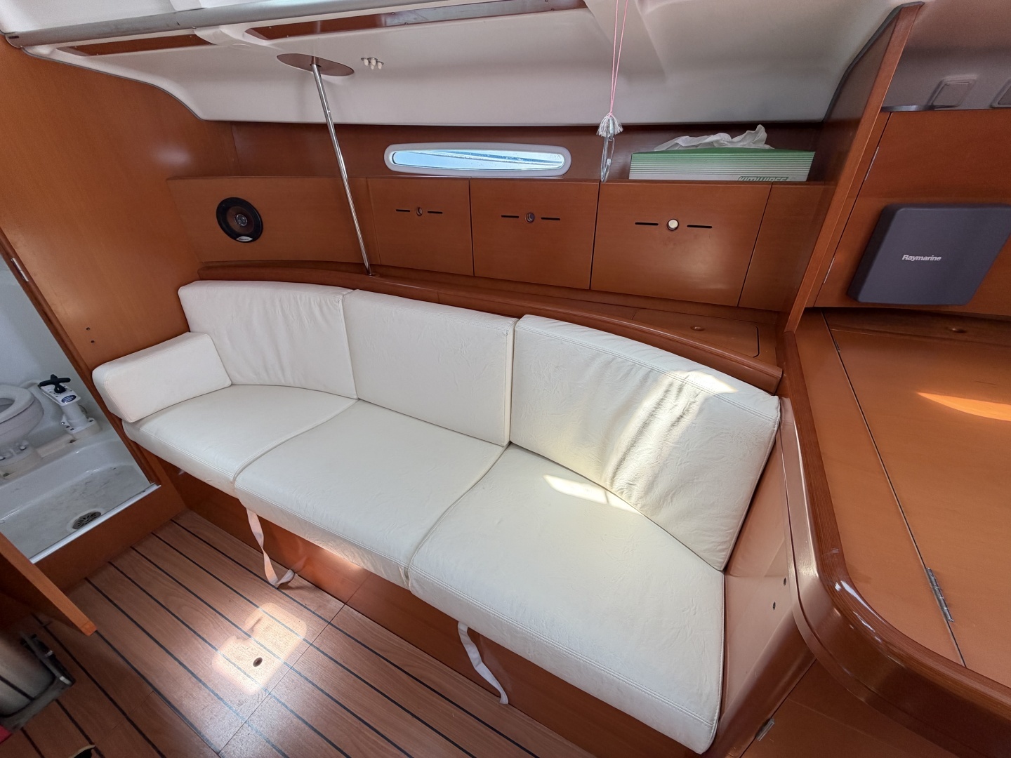 2004 Beneteau 40.7 - Image 13