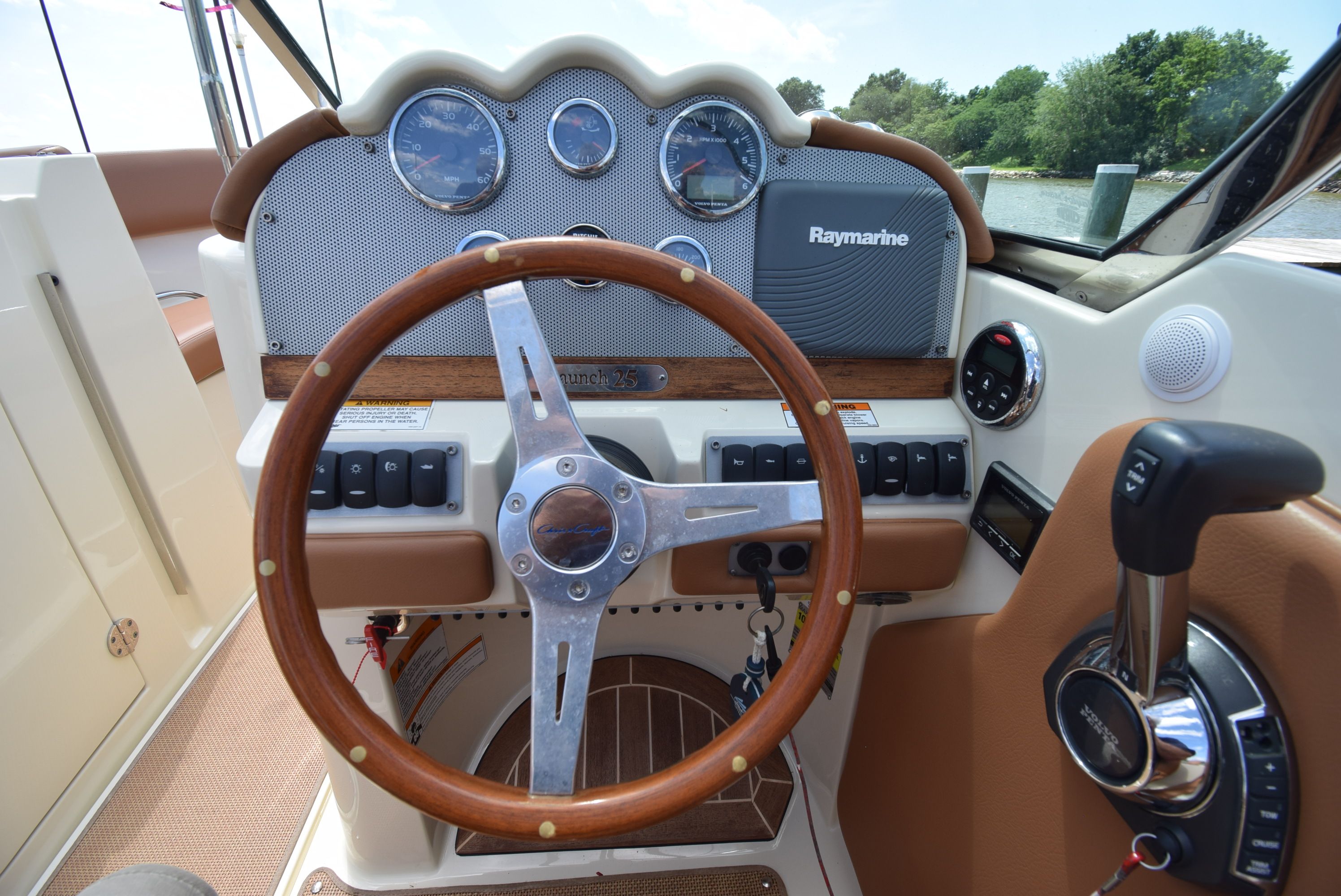 2014 Chris-Craft Launch 25 - 19