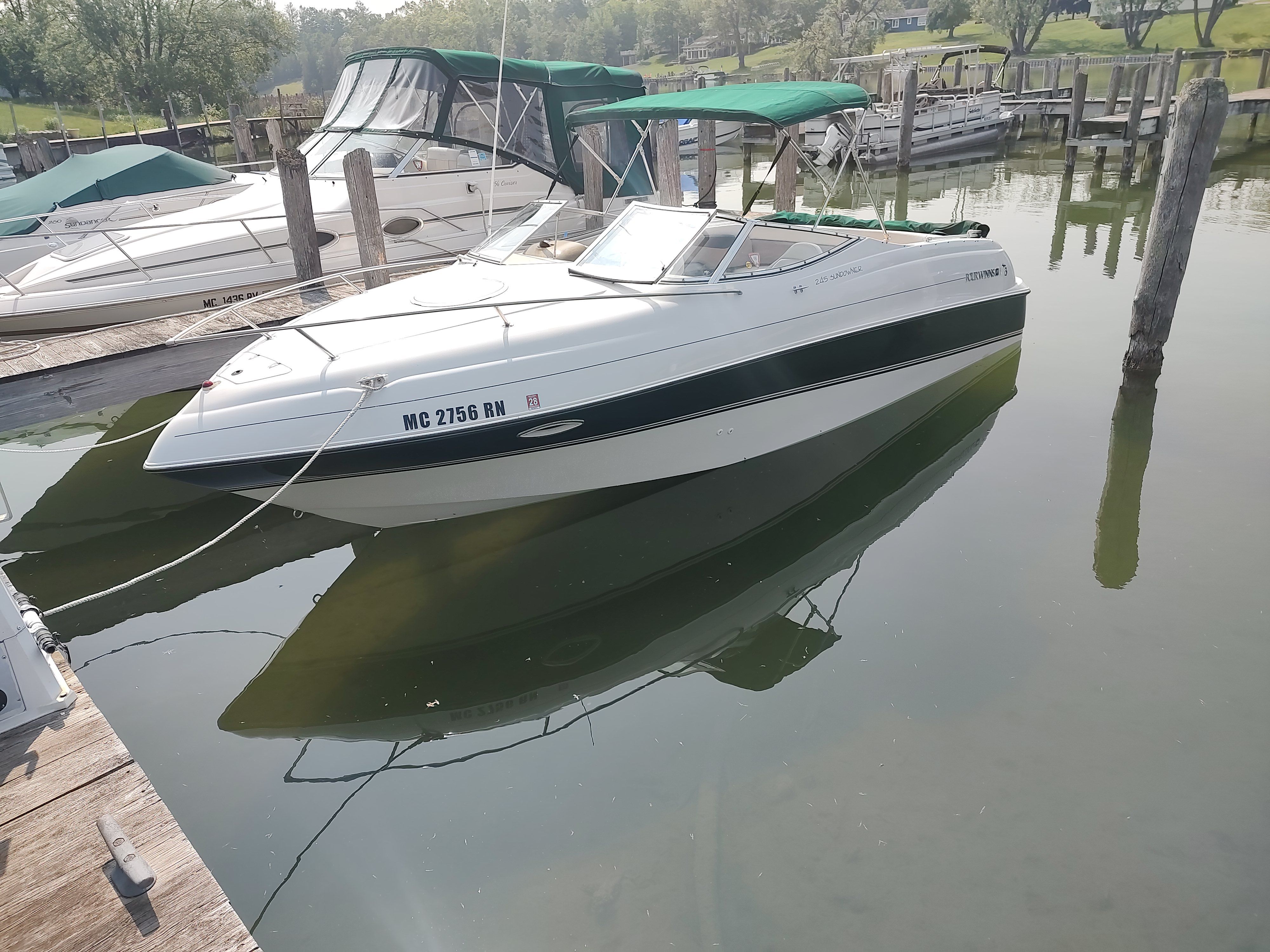 1998 Four Winns 245 Sundowner