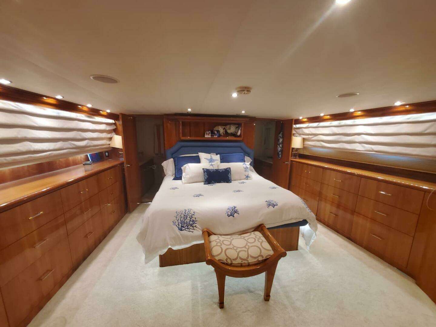 2000 Hatteras 75 Sport Deck - Image 11