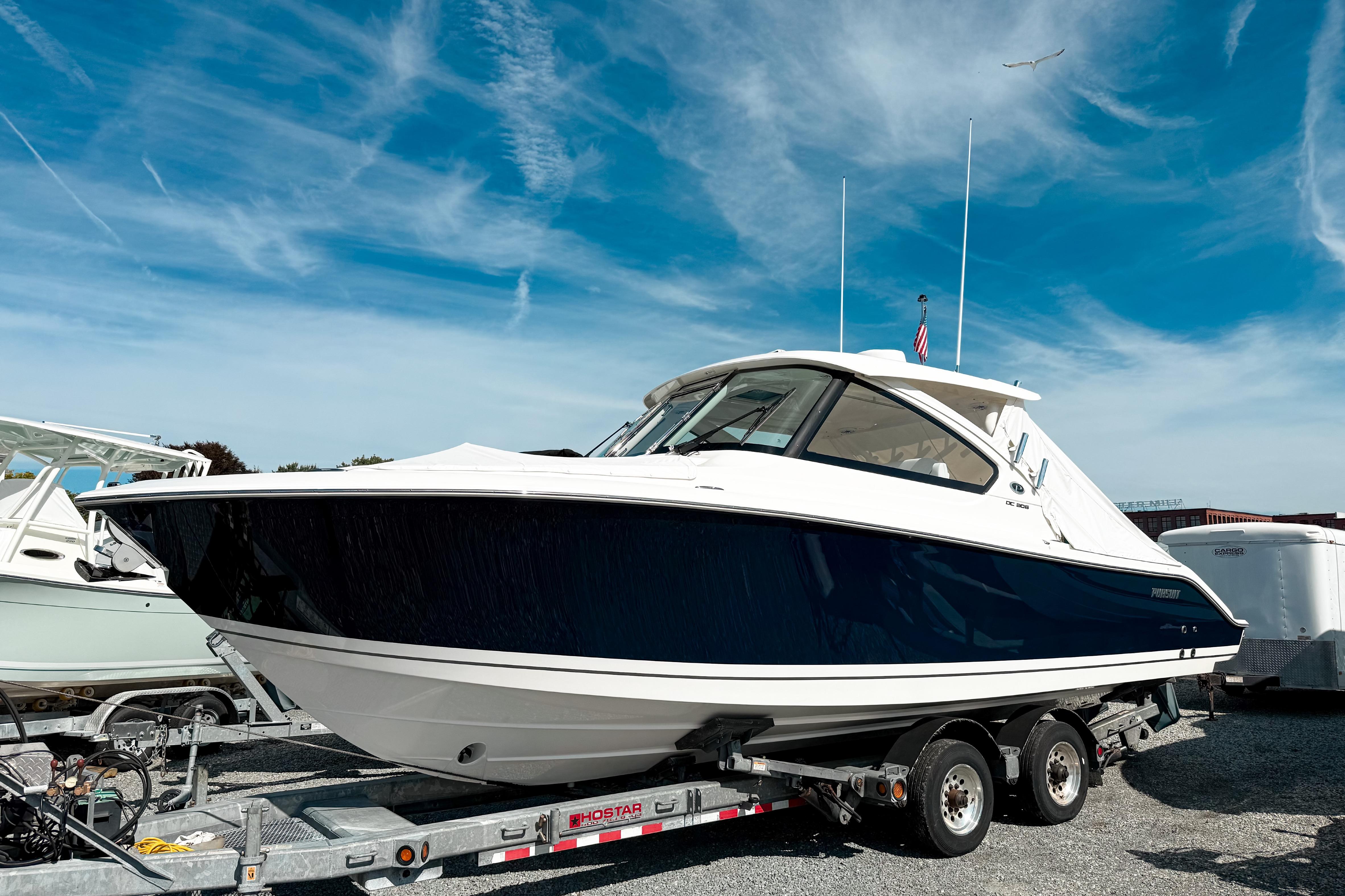 2026 Pursuit DC 306 Dual Console