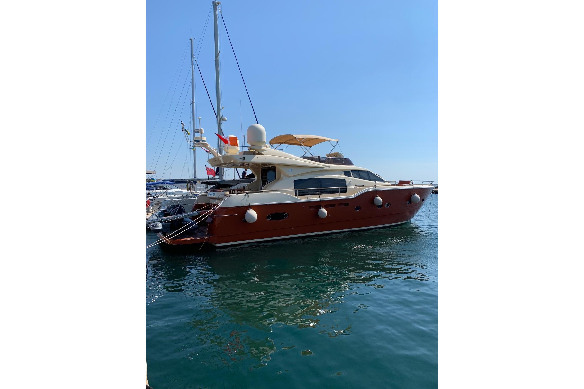 2008 Ferretti Yachts Altura 690