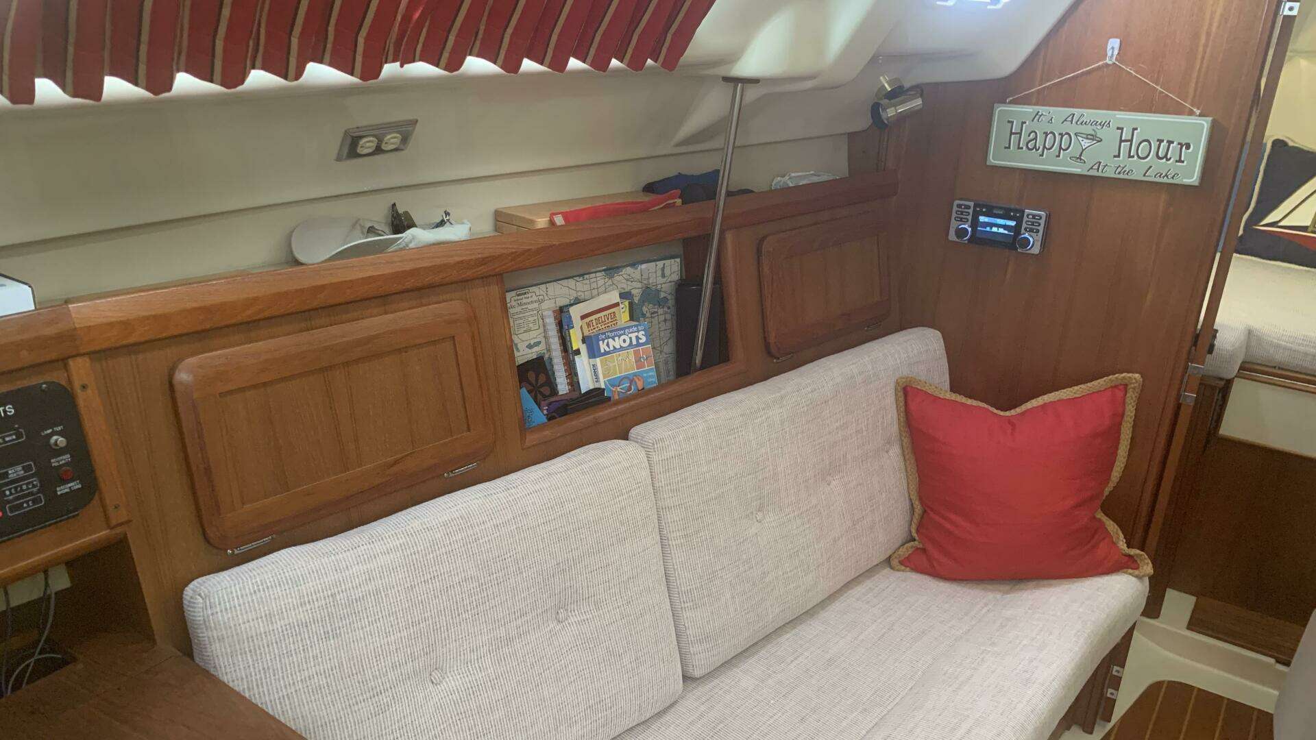 1991 Hunter 30 T - Image 25