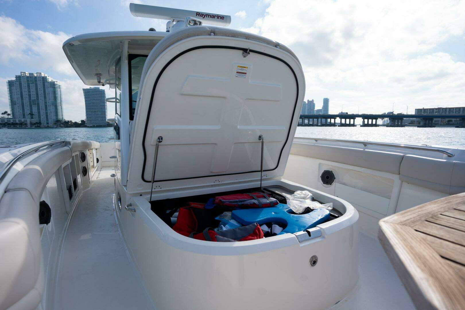2020 Boston Whaler 380 Outrage Center Console - Image 19