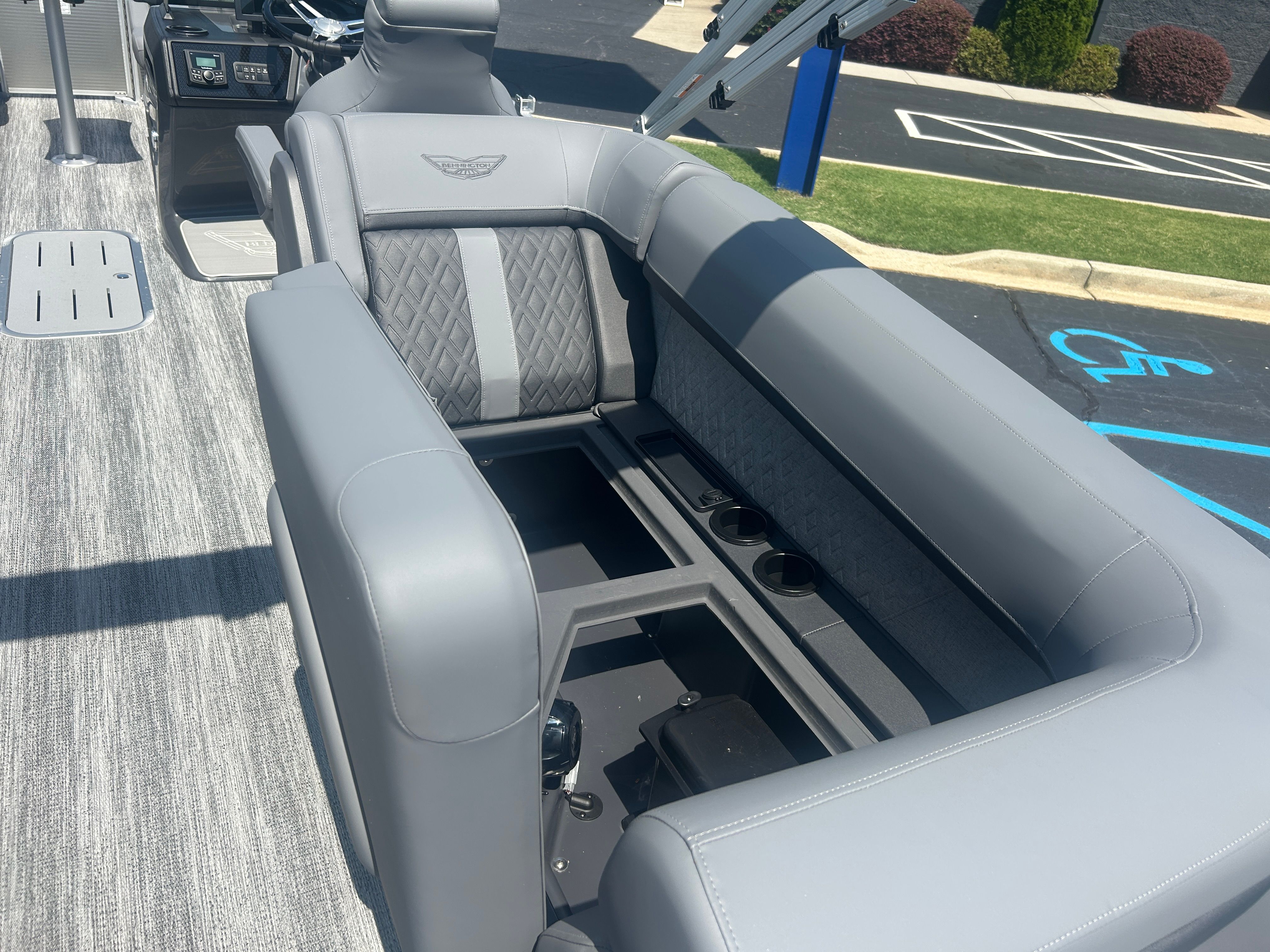 2026 Bennington 22 MFB - 10