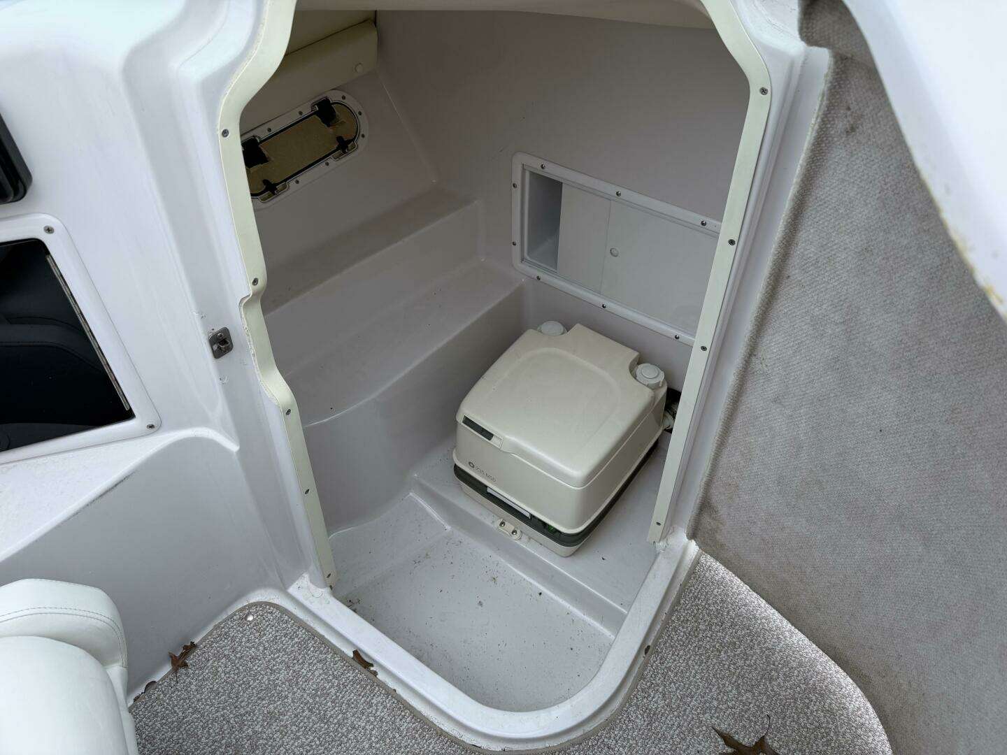 2005 Four Winns 250 Horizon - Image 17