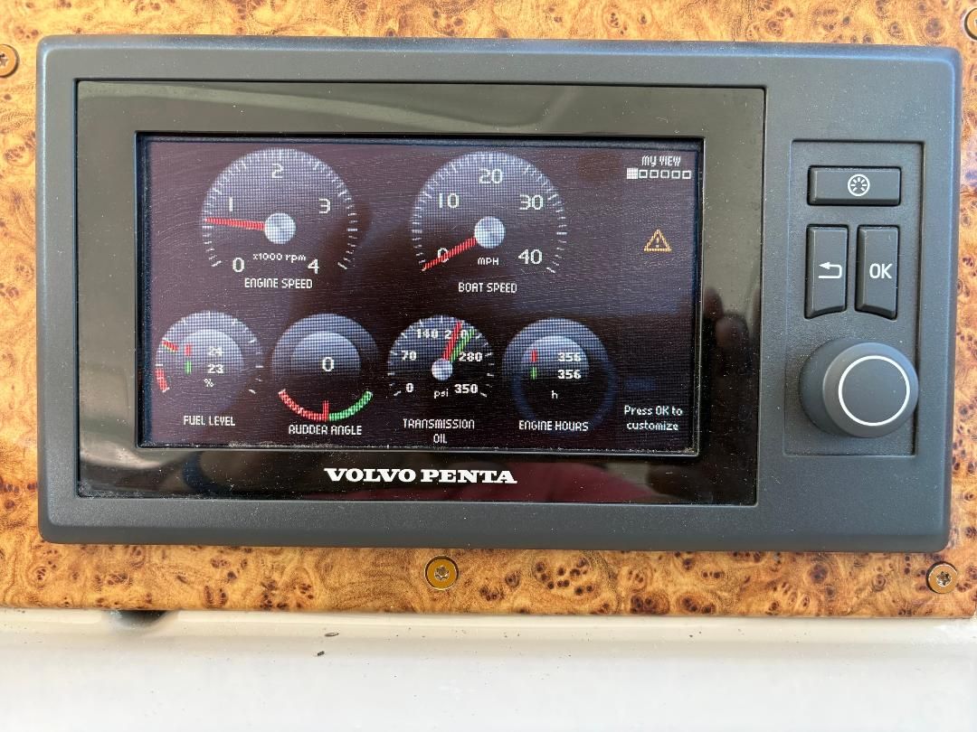 Boat dashboard with Volvo Penta display, showing engine data and fuel level.