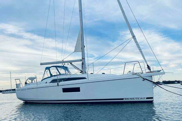 2021 Beneteau Oceanis 30.1