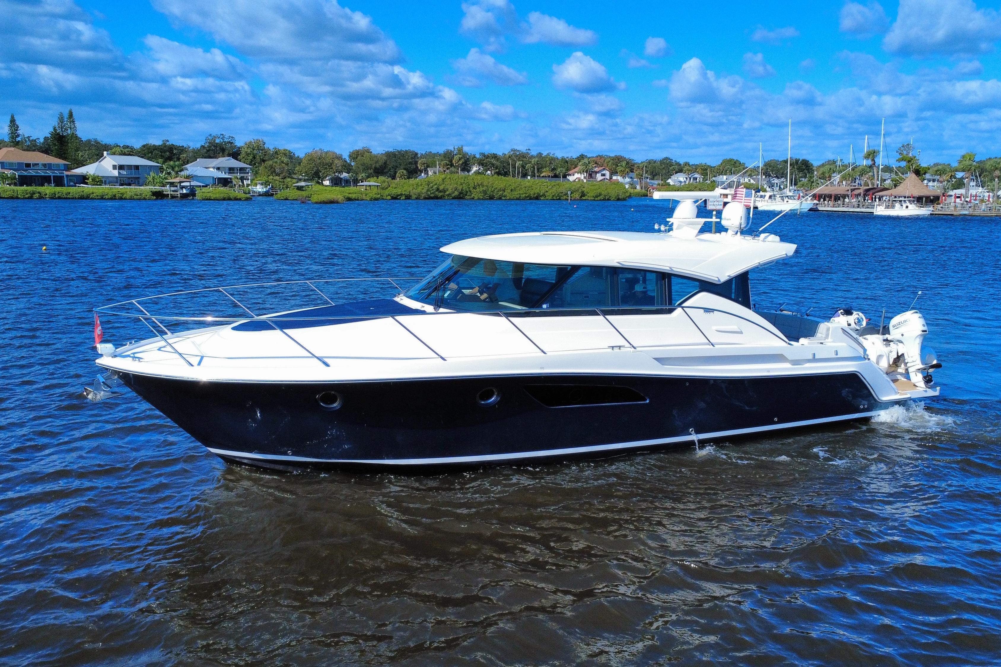 2016 Tiara Yachts C44 Coupe