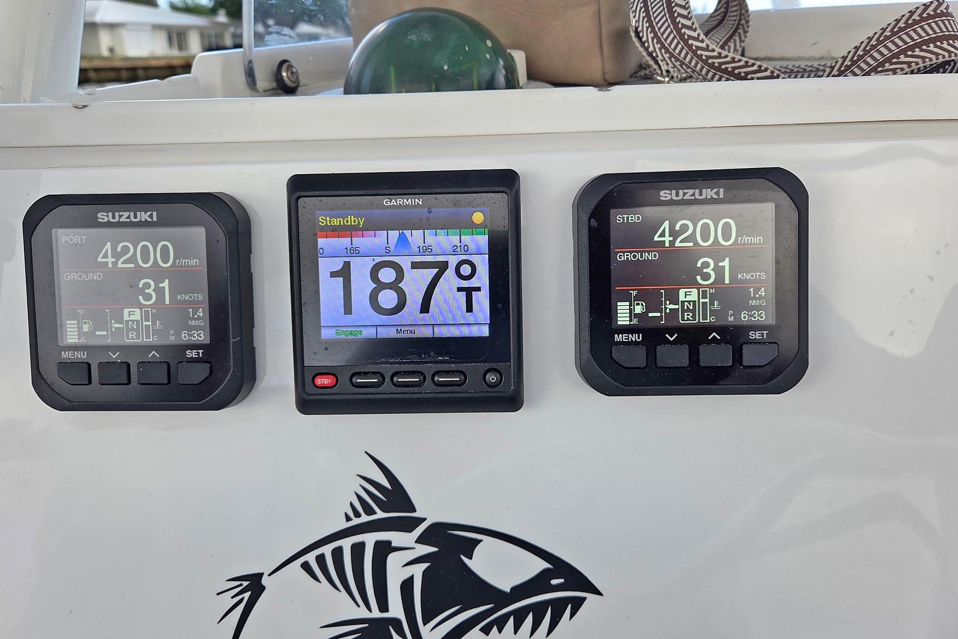 Boat dashboard with Suzuki and Garmin displays on a 2001 Jupiter 31 Cuddy.