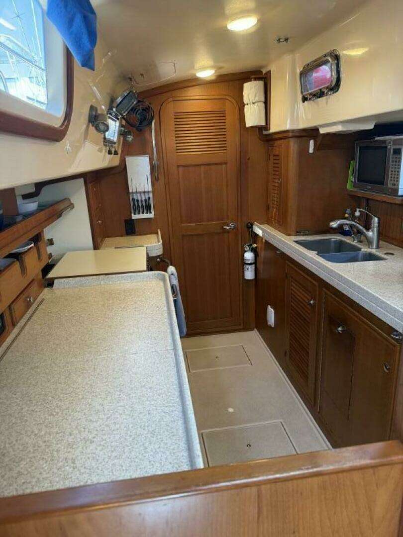 2005 Island Packet 445 - Image 16