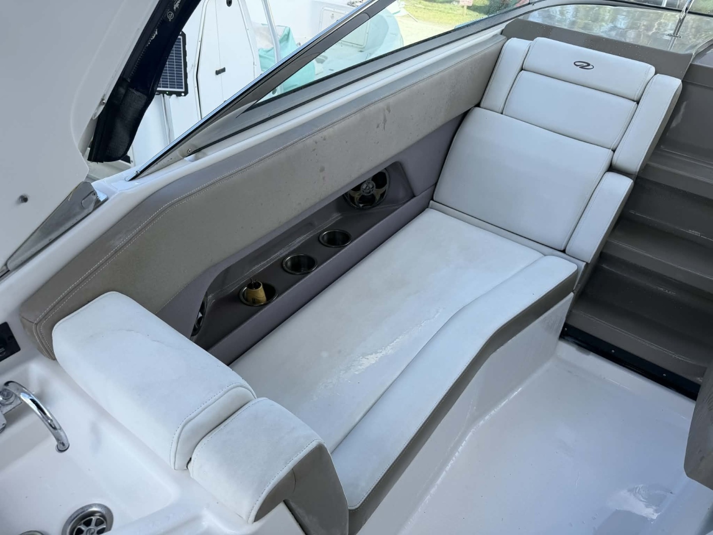 2016 Regal 28 Express - Image 8