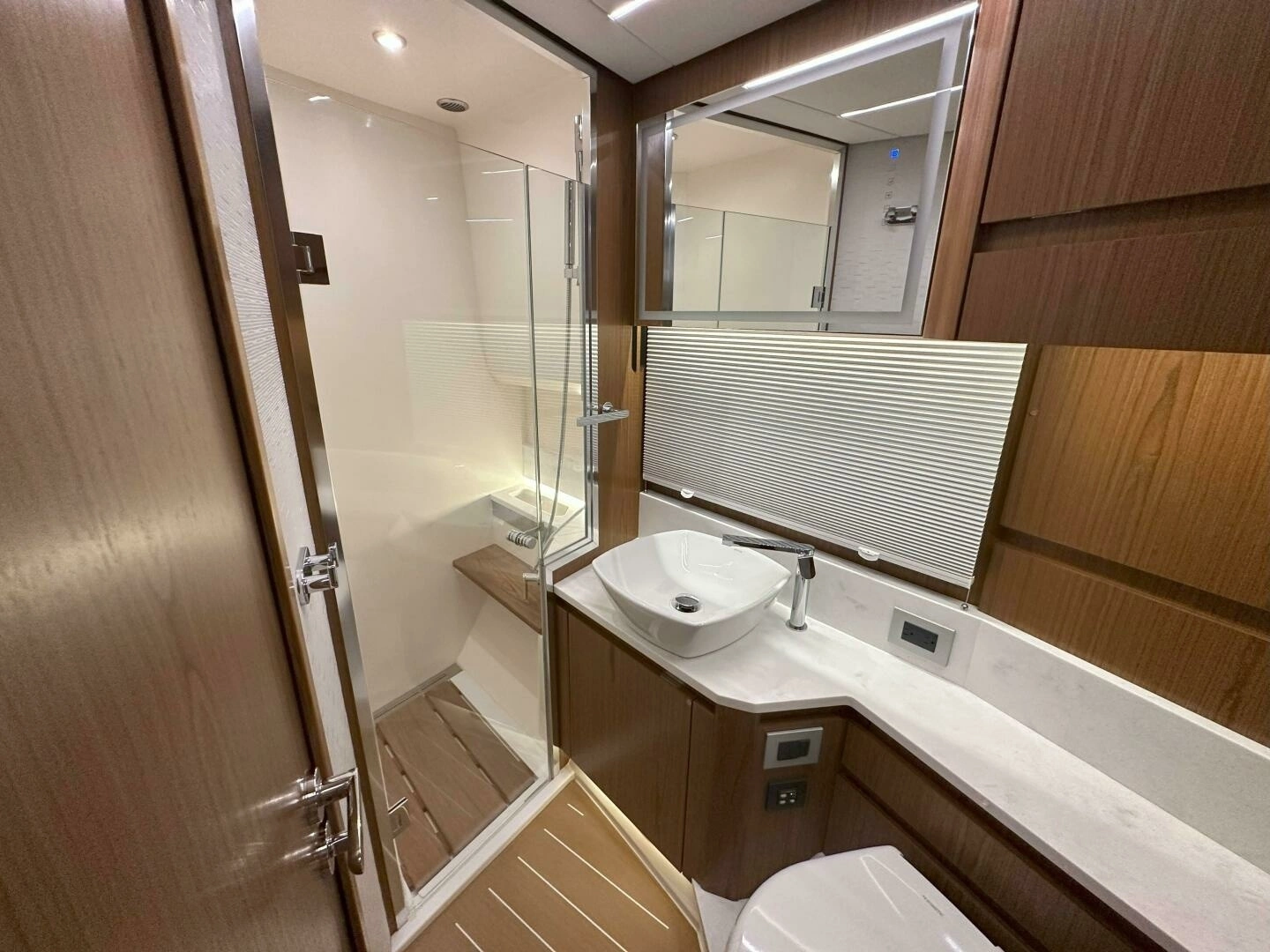 2025 Tiara Yachts EX 60 - Image 8