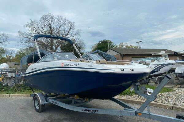 2019 Hurricane SunDeck 191 OB