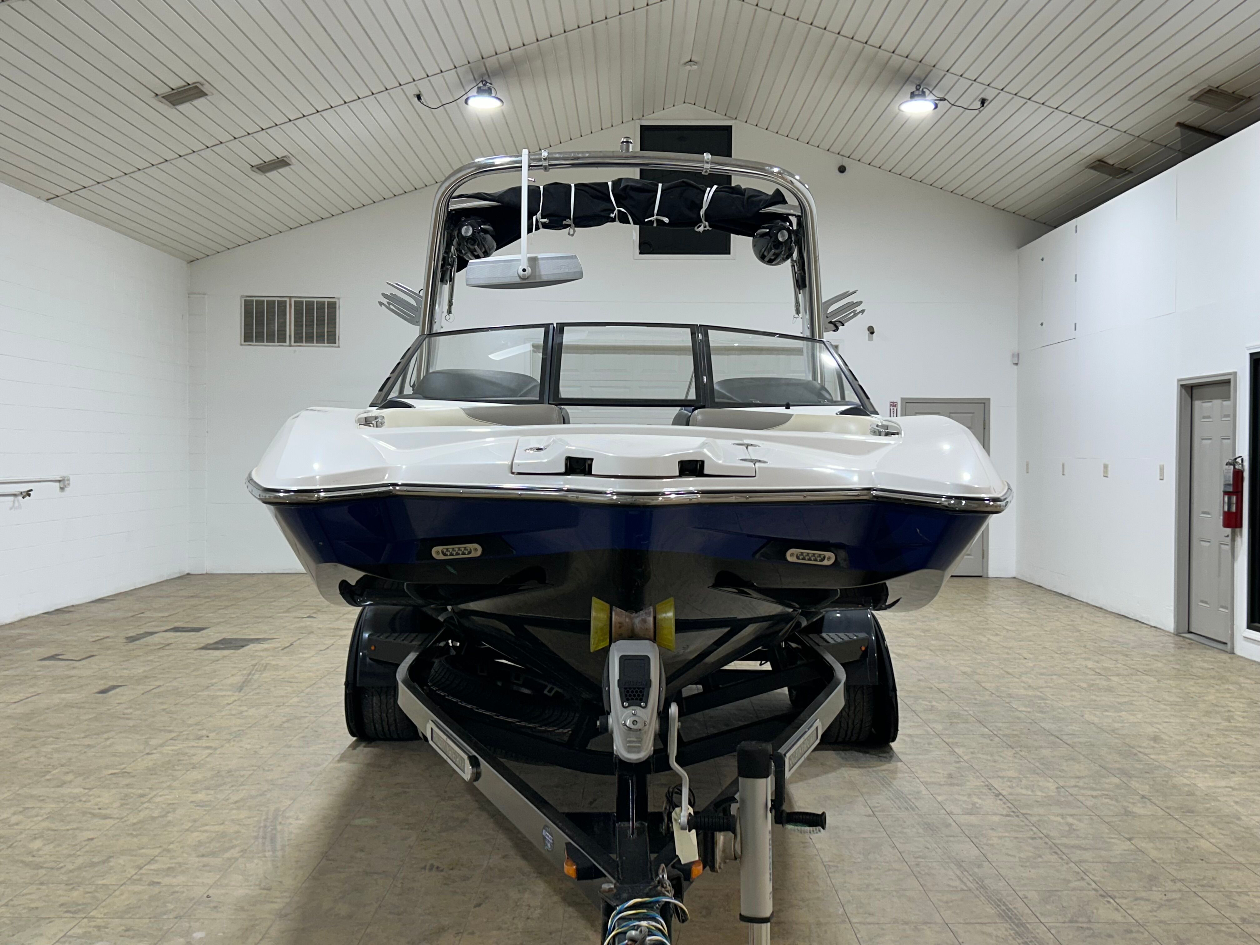 2013 MALIBU 22 MXZ - Image 3