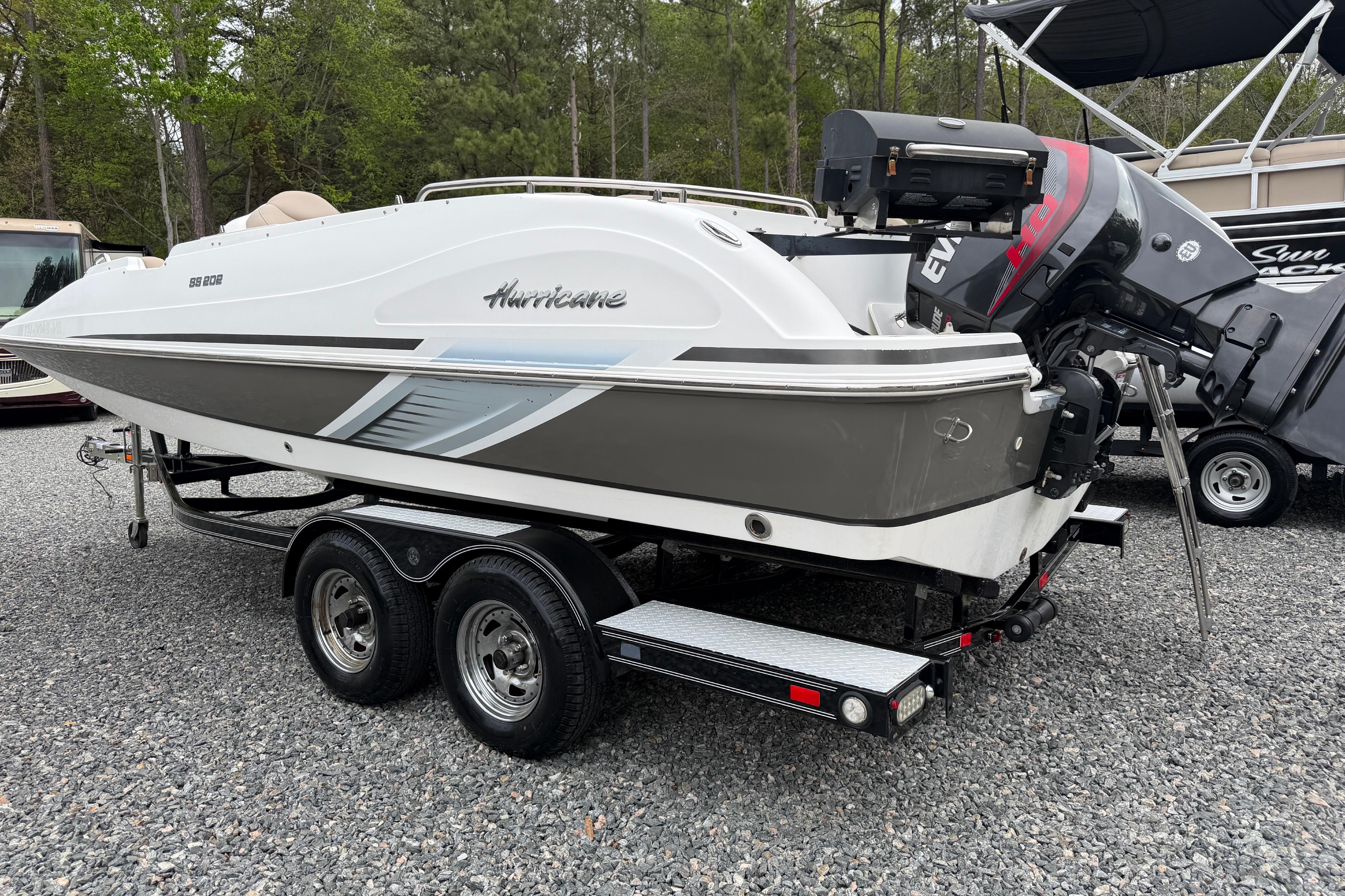 2016 Hurricane SunDeck Sport 202 OB
