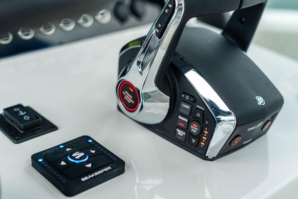 Control panel of a 2027 Reef Runner 280 boat with advanced navigation features.