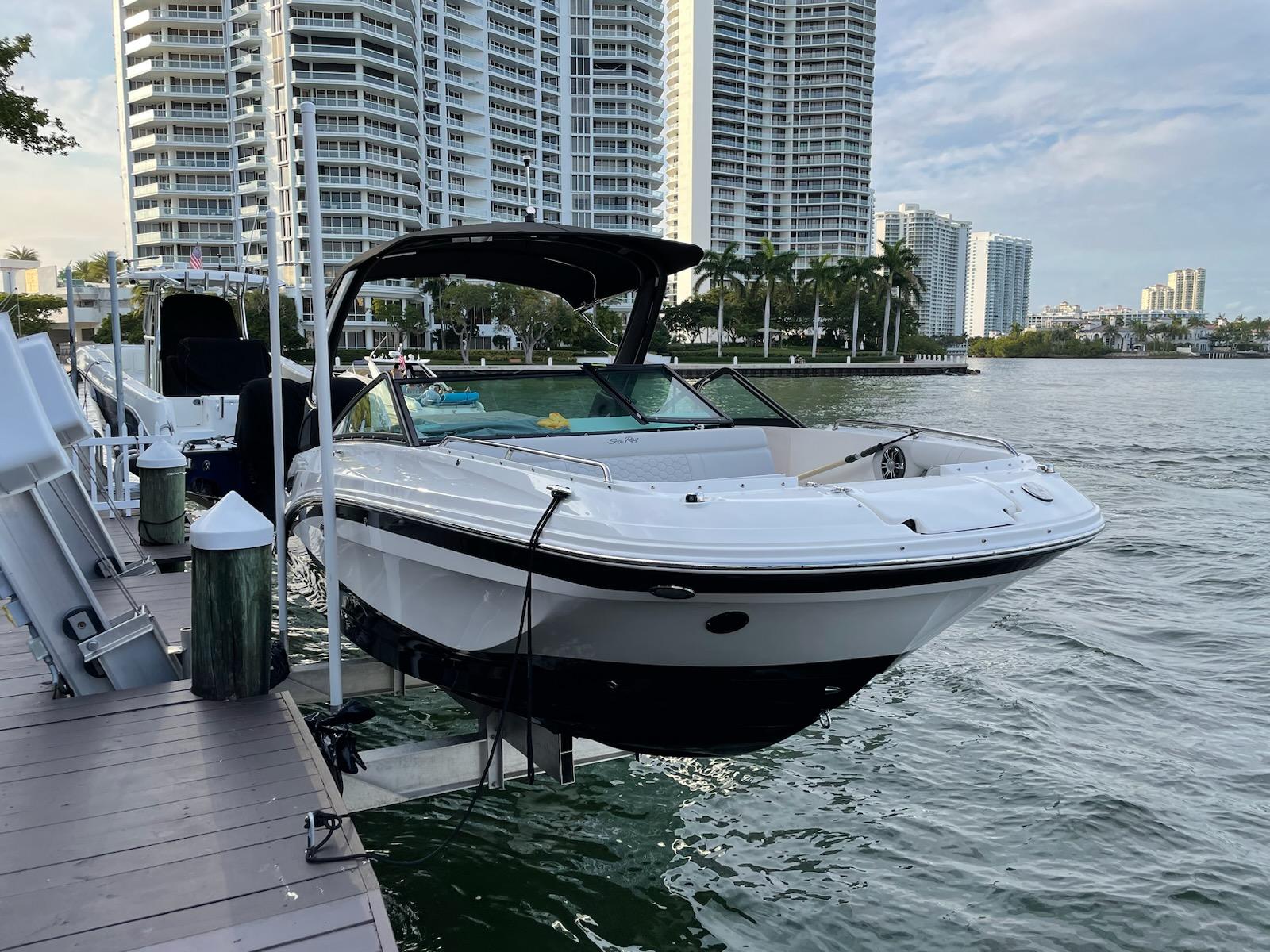 2022 Sea Ray SDX 250