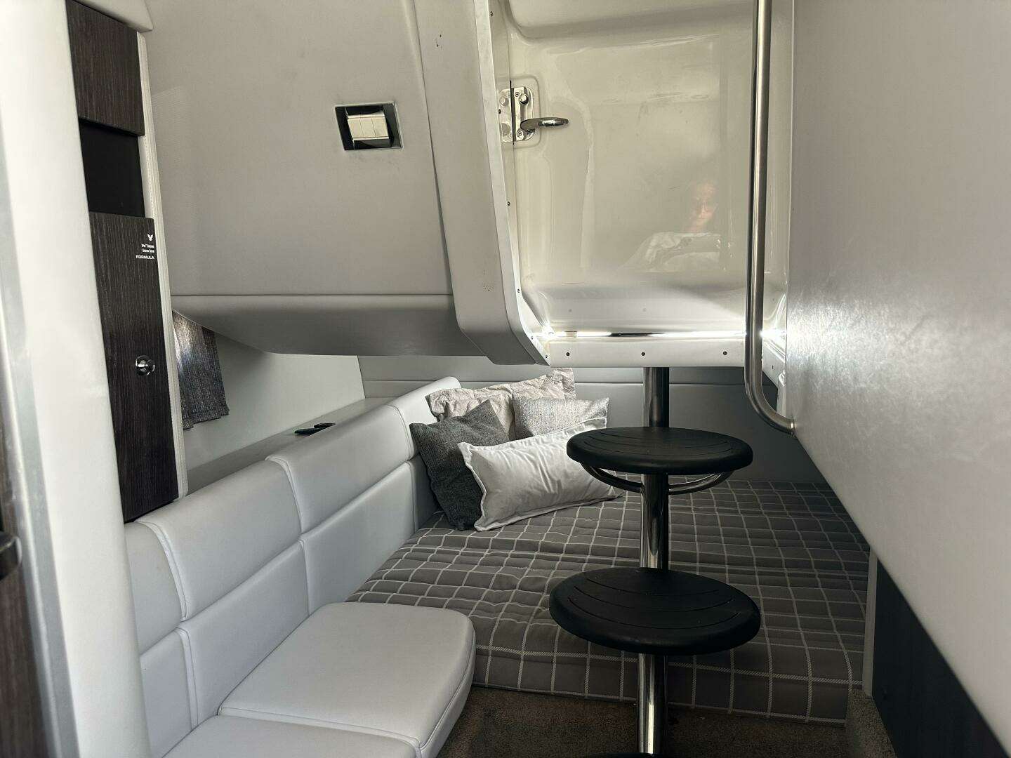 2021 Formula 350 Crossover Bowrider OB - Image 27