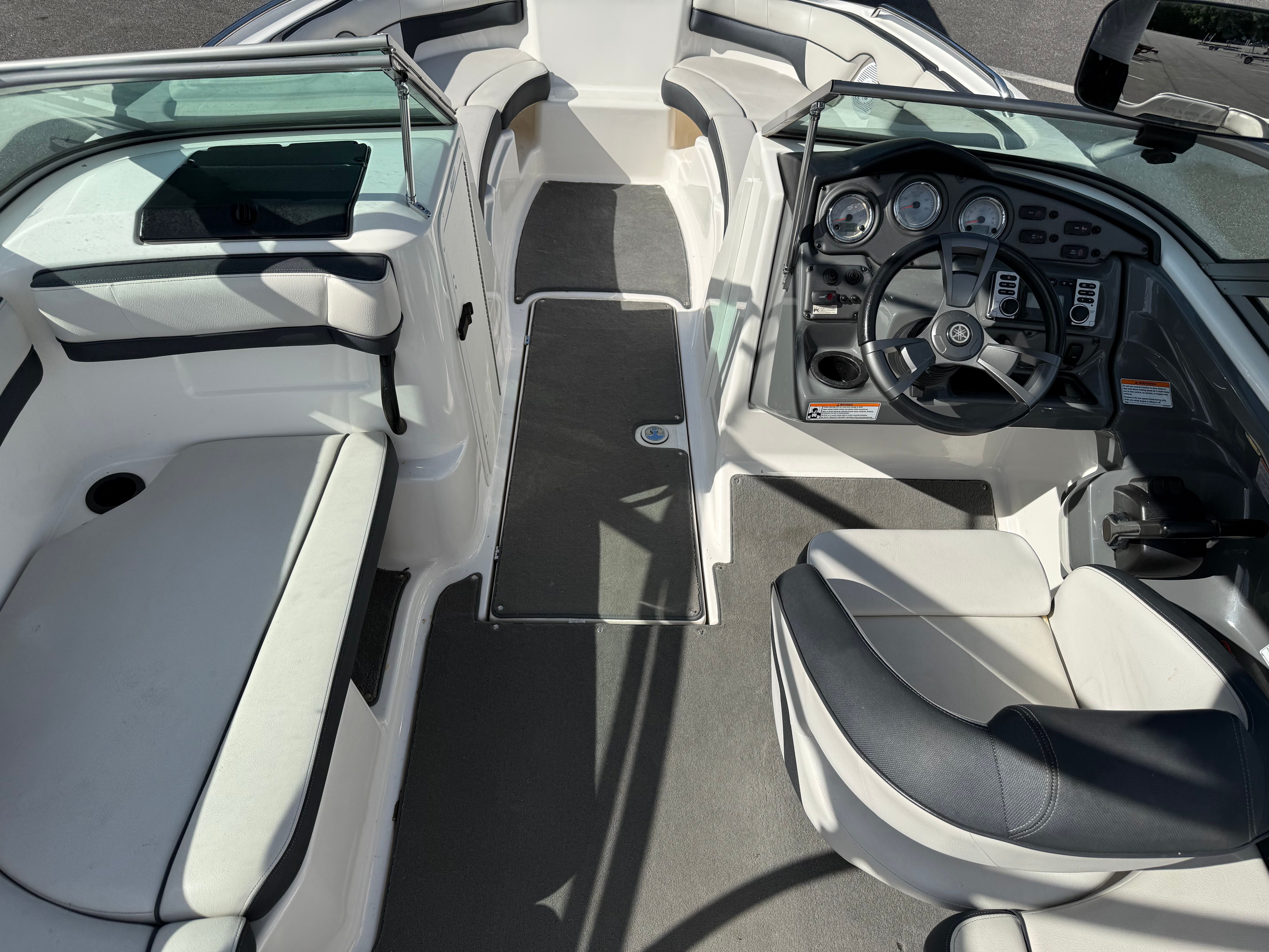 2015 Yamaha Boats AR210 - 9