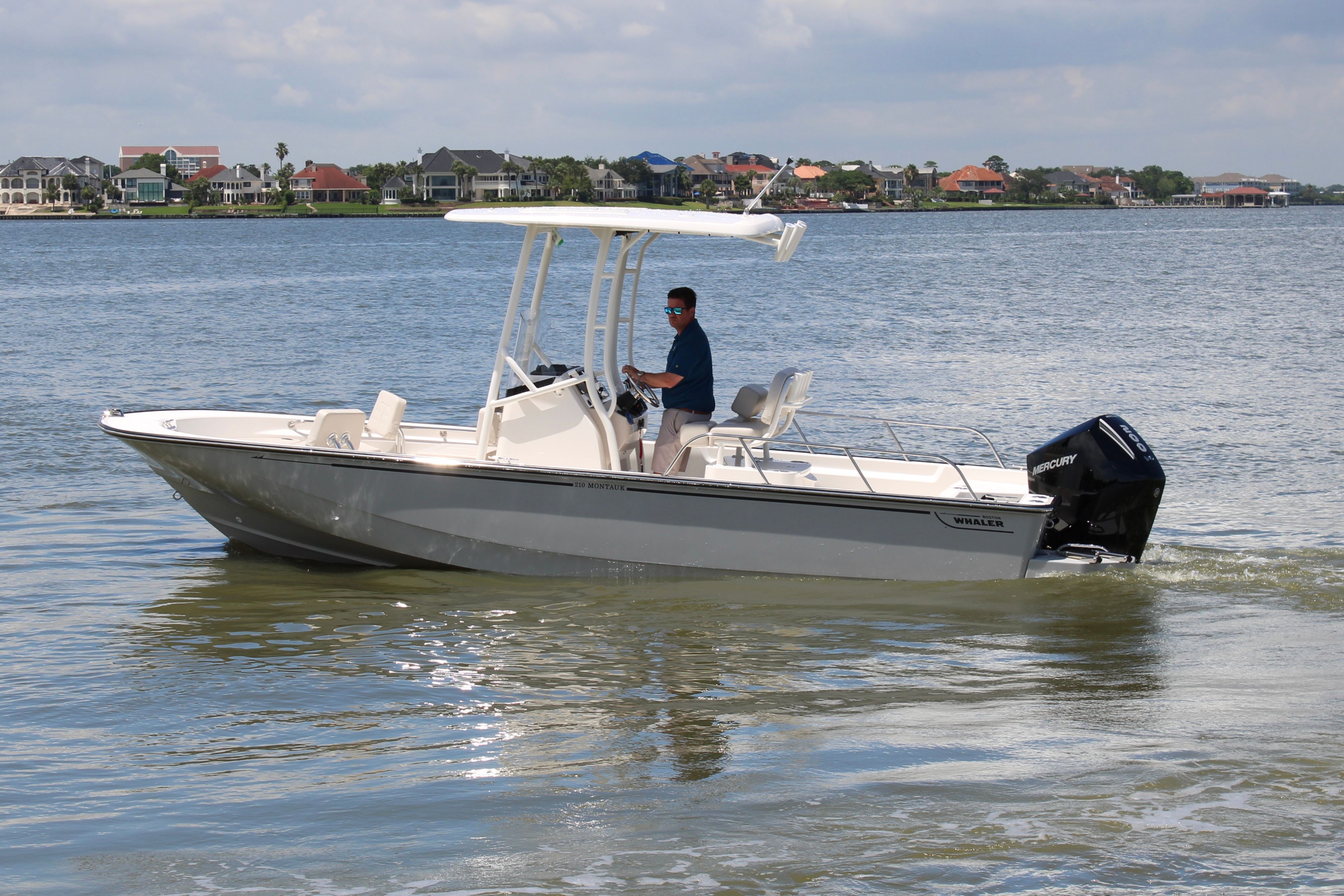 2026 Boston Whaler 210 Montauk