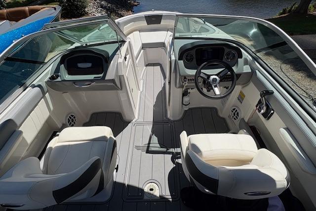 2023 Chaparral 21 SSi boat interior with dual seating and modern dashboard.