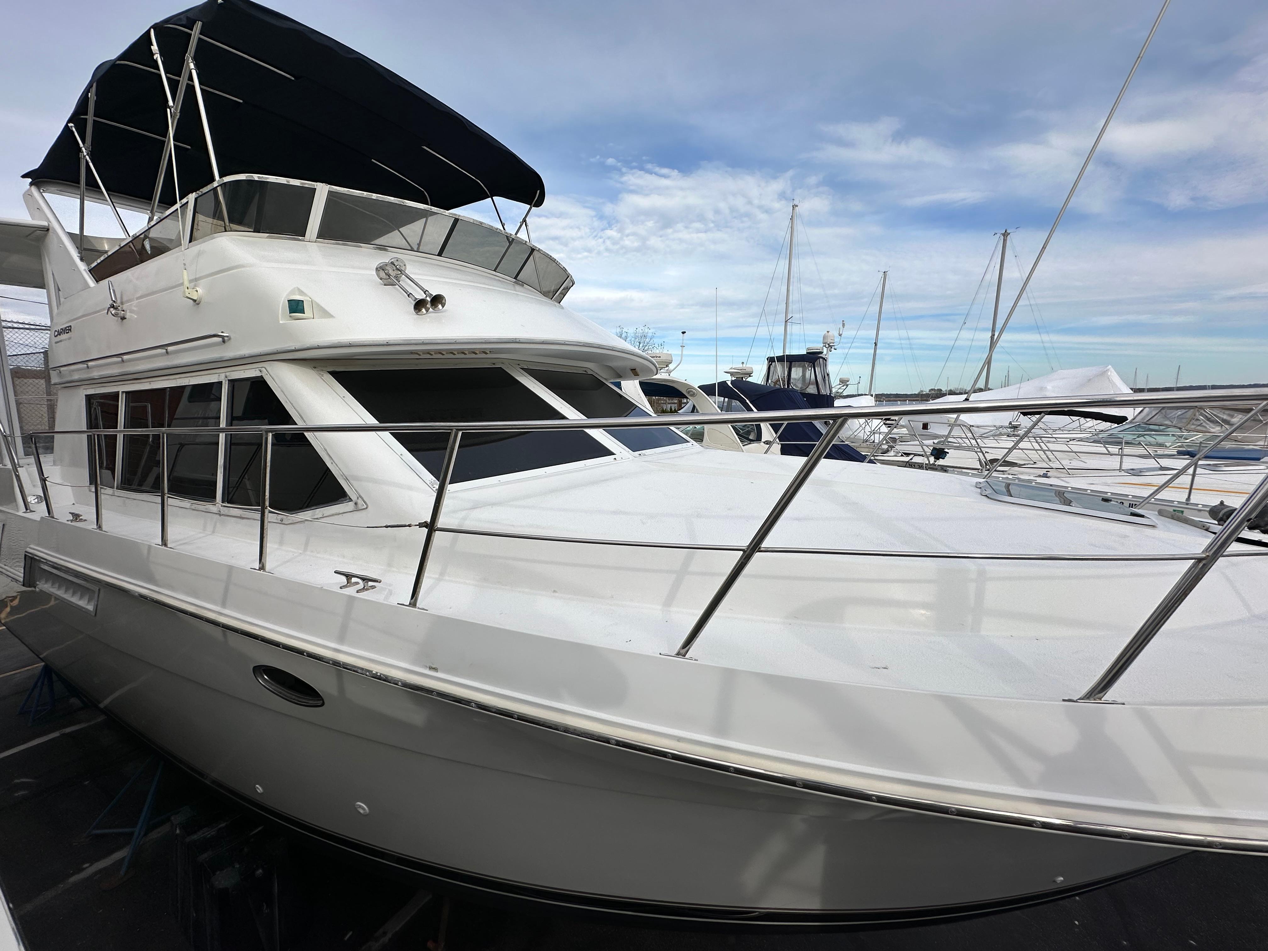 1997 Carver 405 Aft Cabin Motor Yacht
