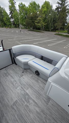 2026 Bentley Pontoons BENTLEY BOLT With 150Hp Mercury Four-Stroke Motor - 26