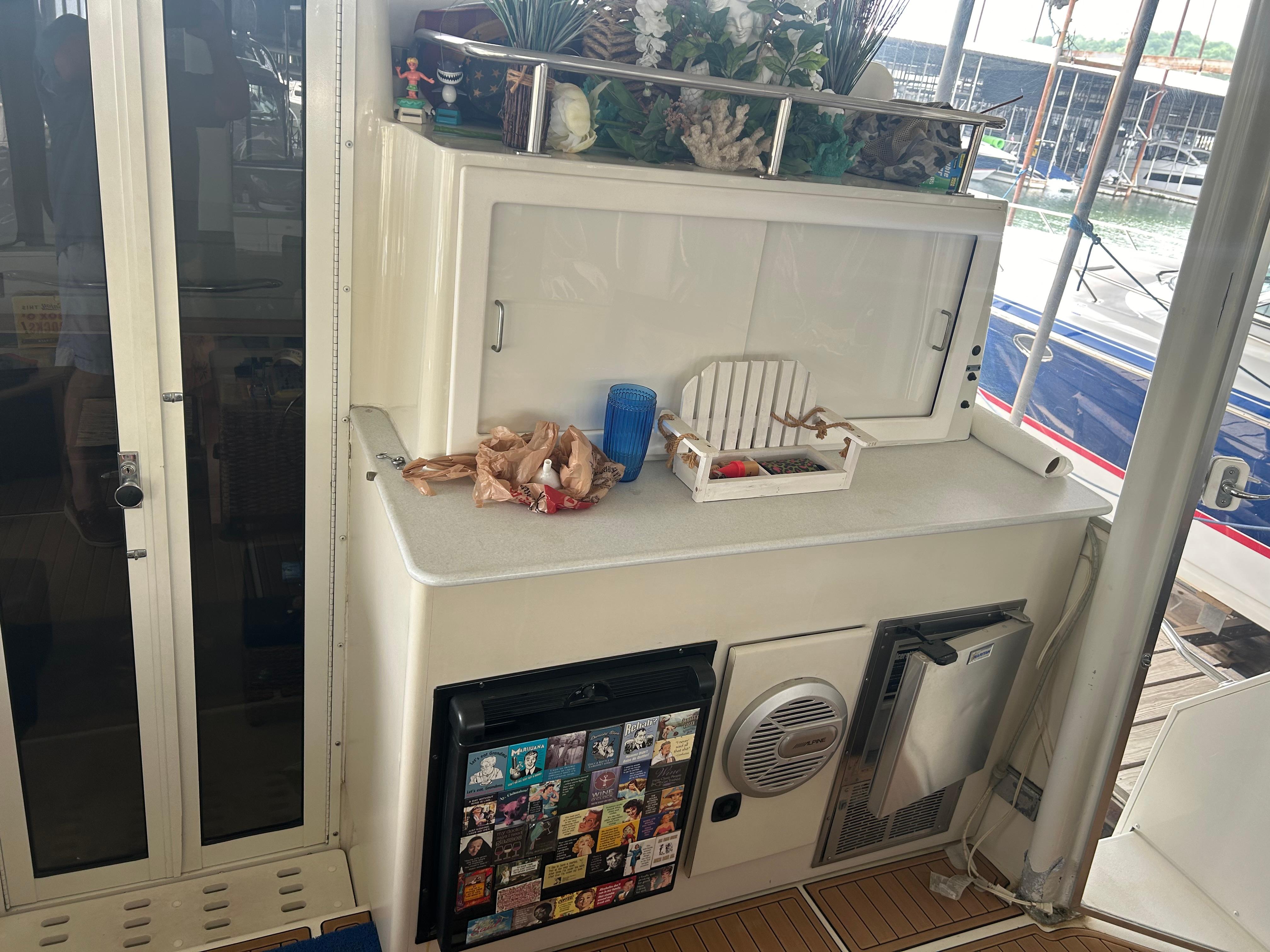 1996 Carver 440 Aft Cabin Motor Yacht interior with storage and decor items.