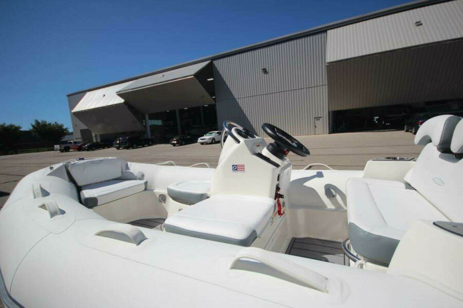 2025 Zodiac Yachtline 400 DL NEO - Image 8