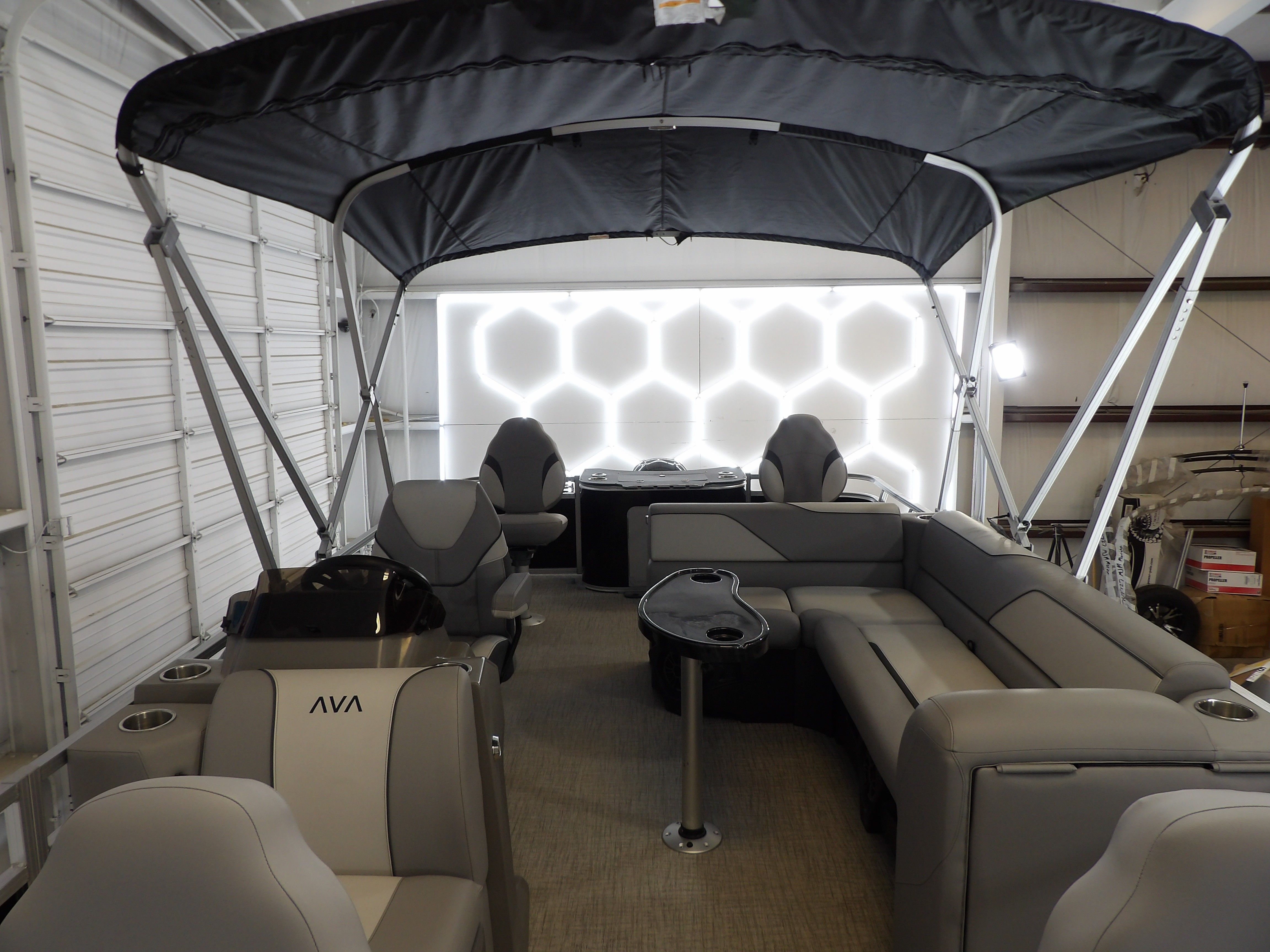 2026 Avalon Venture 85 Rear Fish - 21' - 19