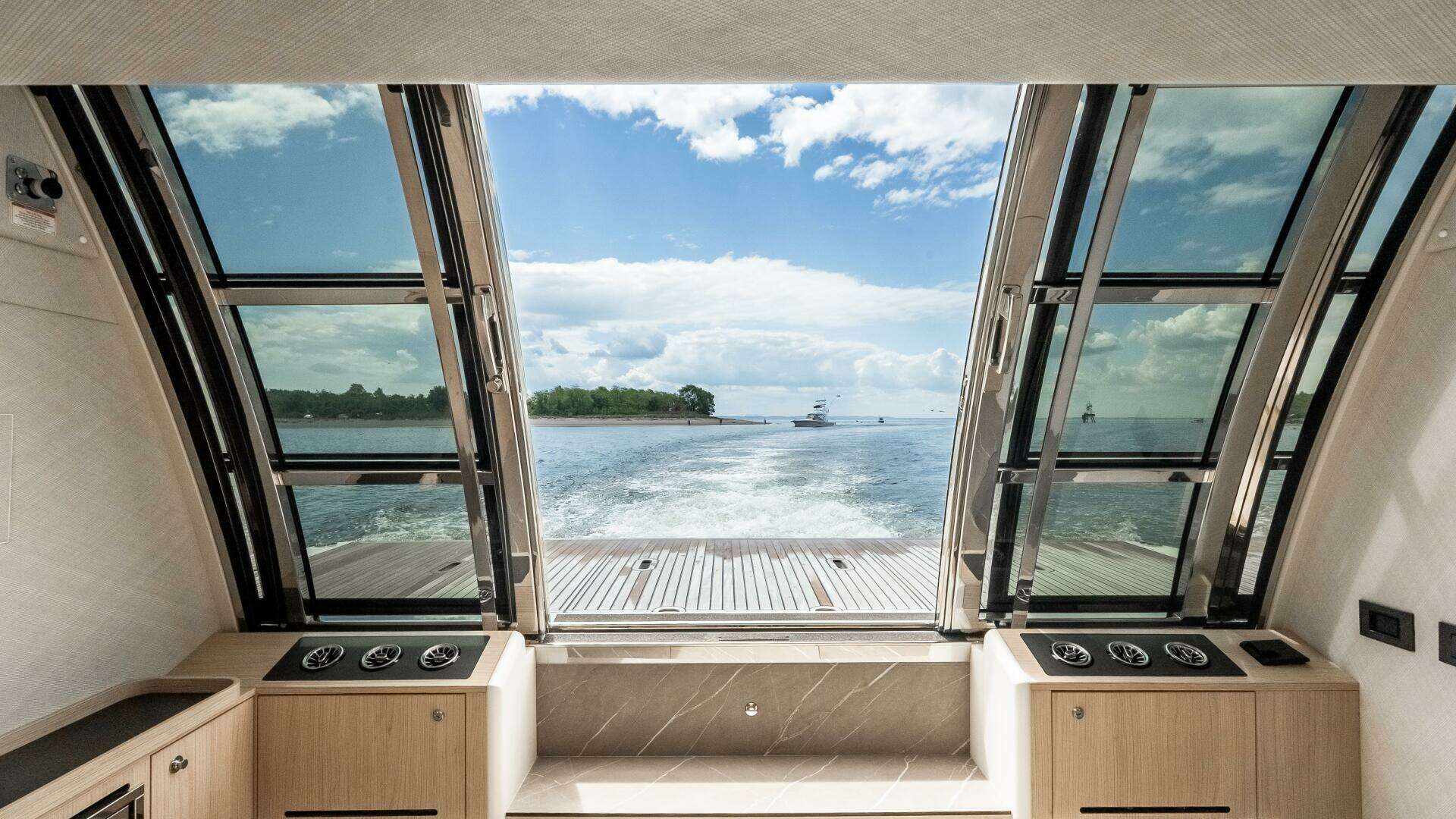 2025 Absolute Navetta 64 - Image 10