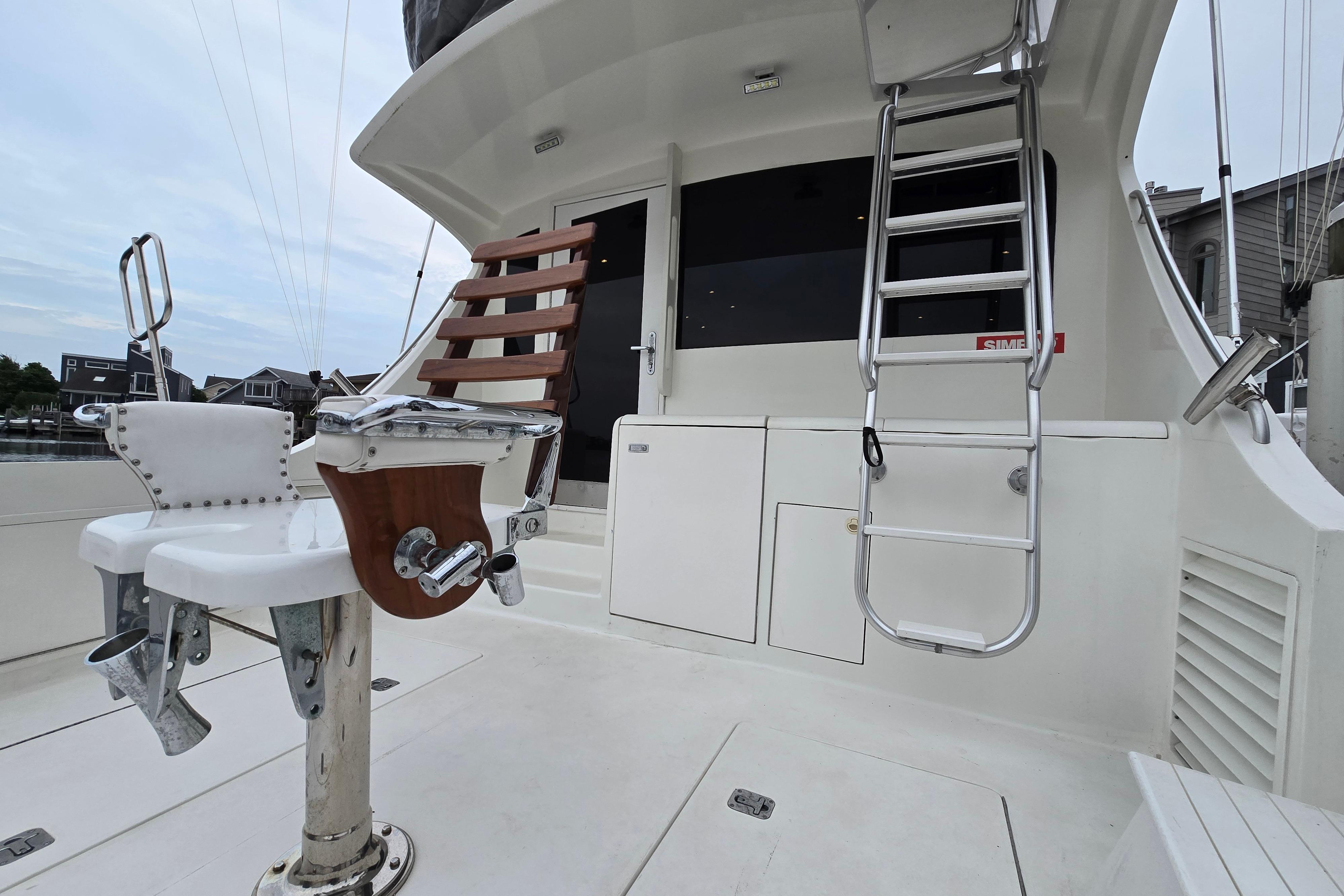 2001 Cavileer 53 Convertible yacht deck with fishing chair and ladder.