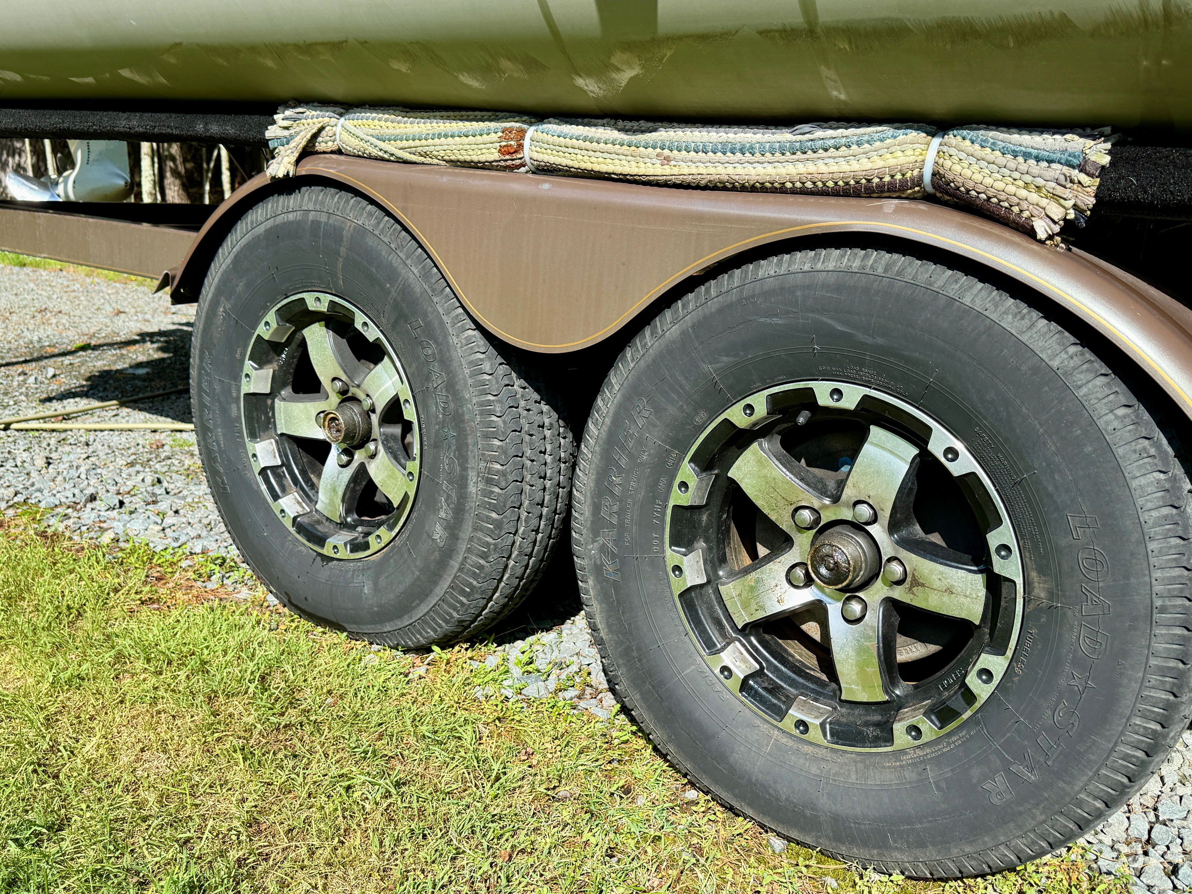 2017 Harris Crowne SL 250 trailer tires on grass.