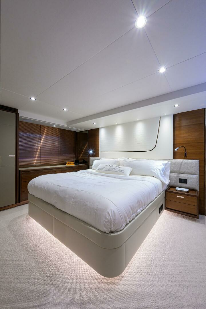 2021 Princess F70 - Image 37