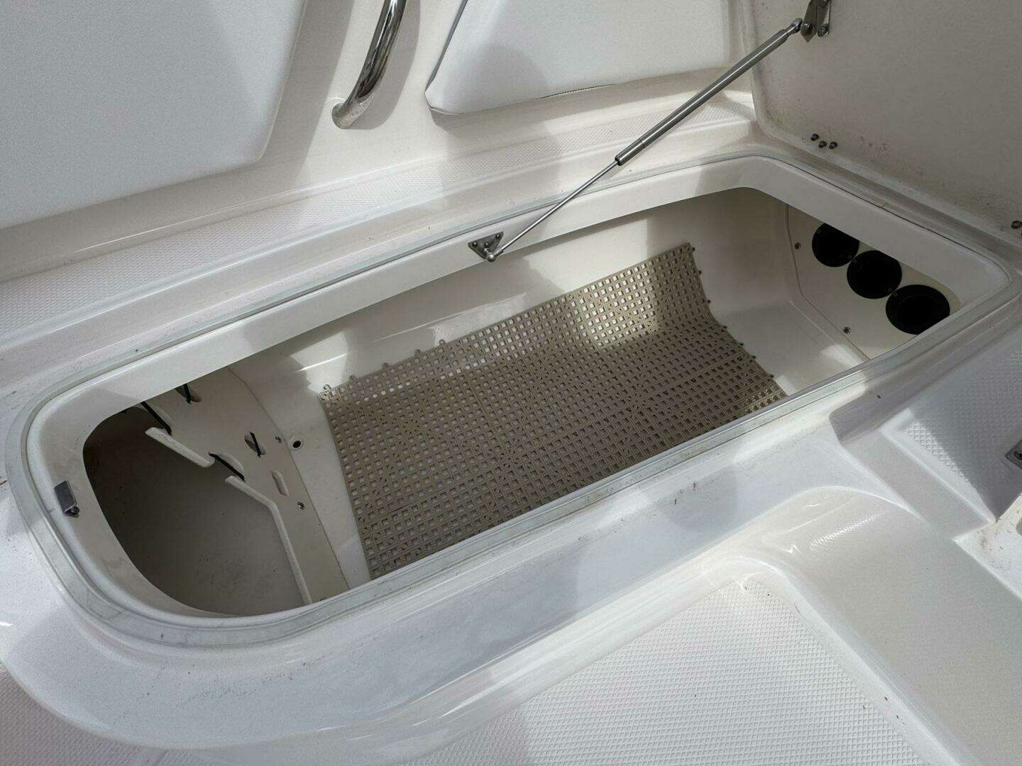 2021 Robalo 246 Cayman - Image 23