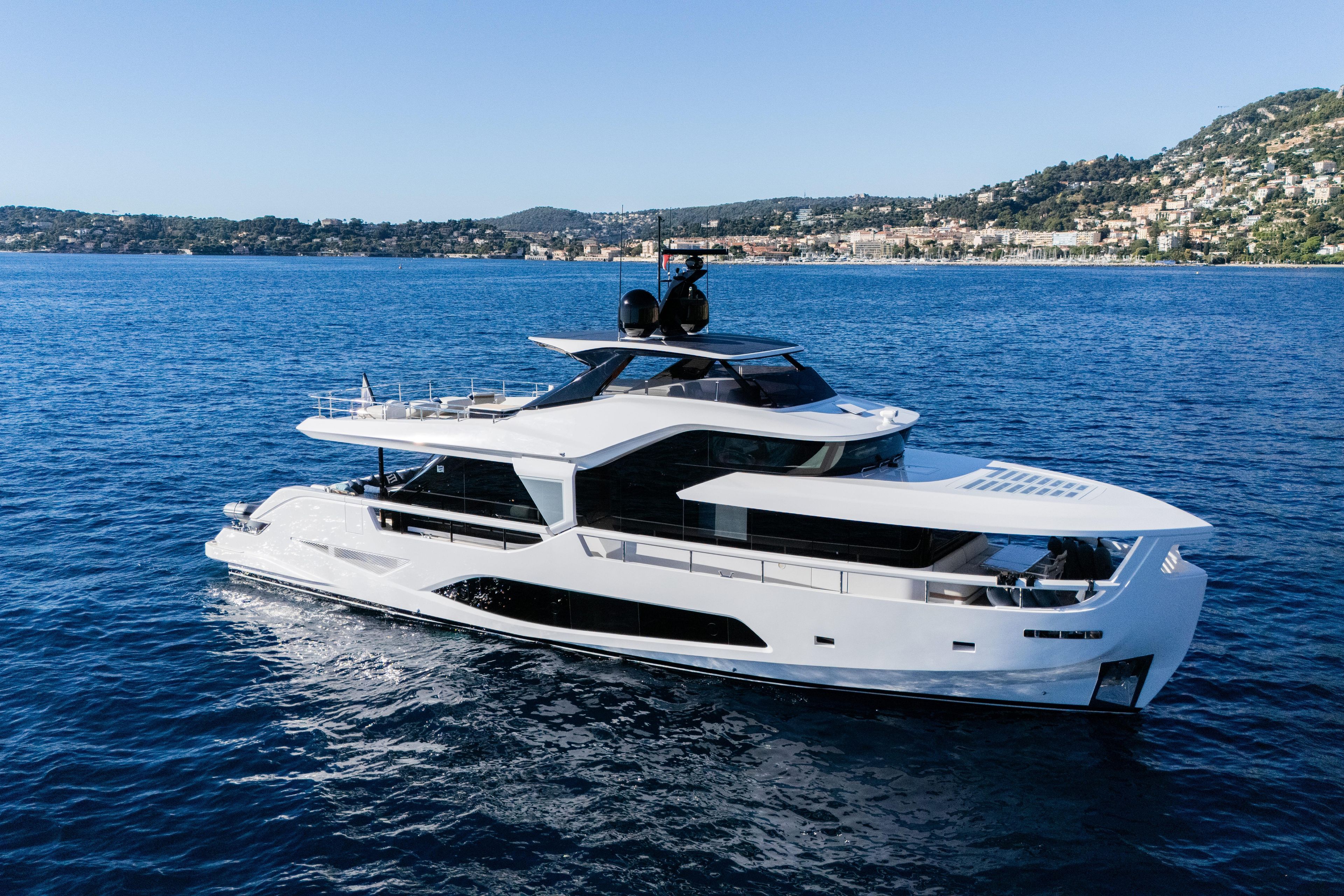 2025 Ferretti Yachts Infynito 80