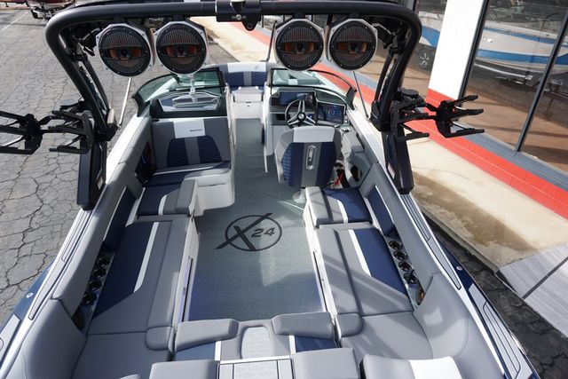 2025 MasterCraft X24 Supercharged 6.2L - 9K Rebate Eligible - 52