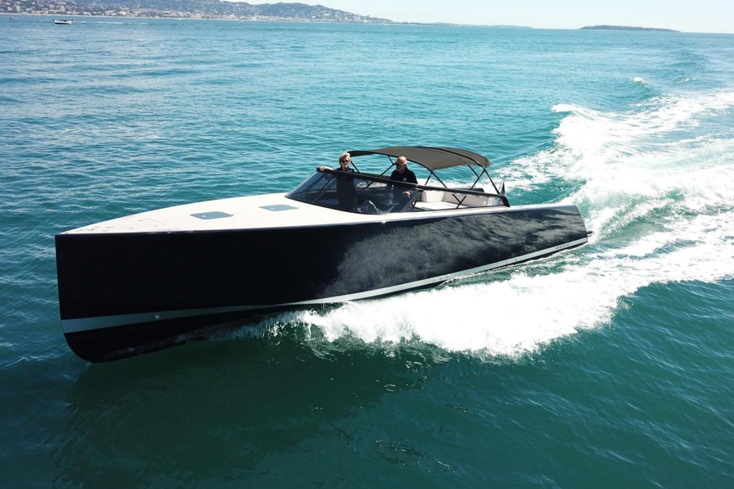 2015 VanDutch 40