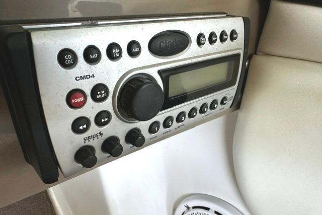 Clarion CMD4 marine stereo system in a 2007 Four Winns 200 Horizon boat.