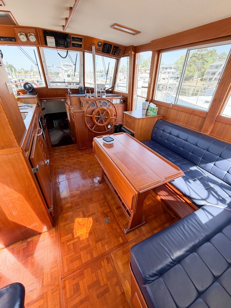 1991 Grand Banks 36 - Image 32