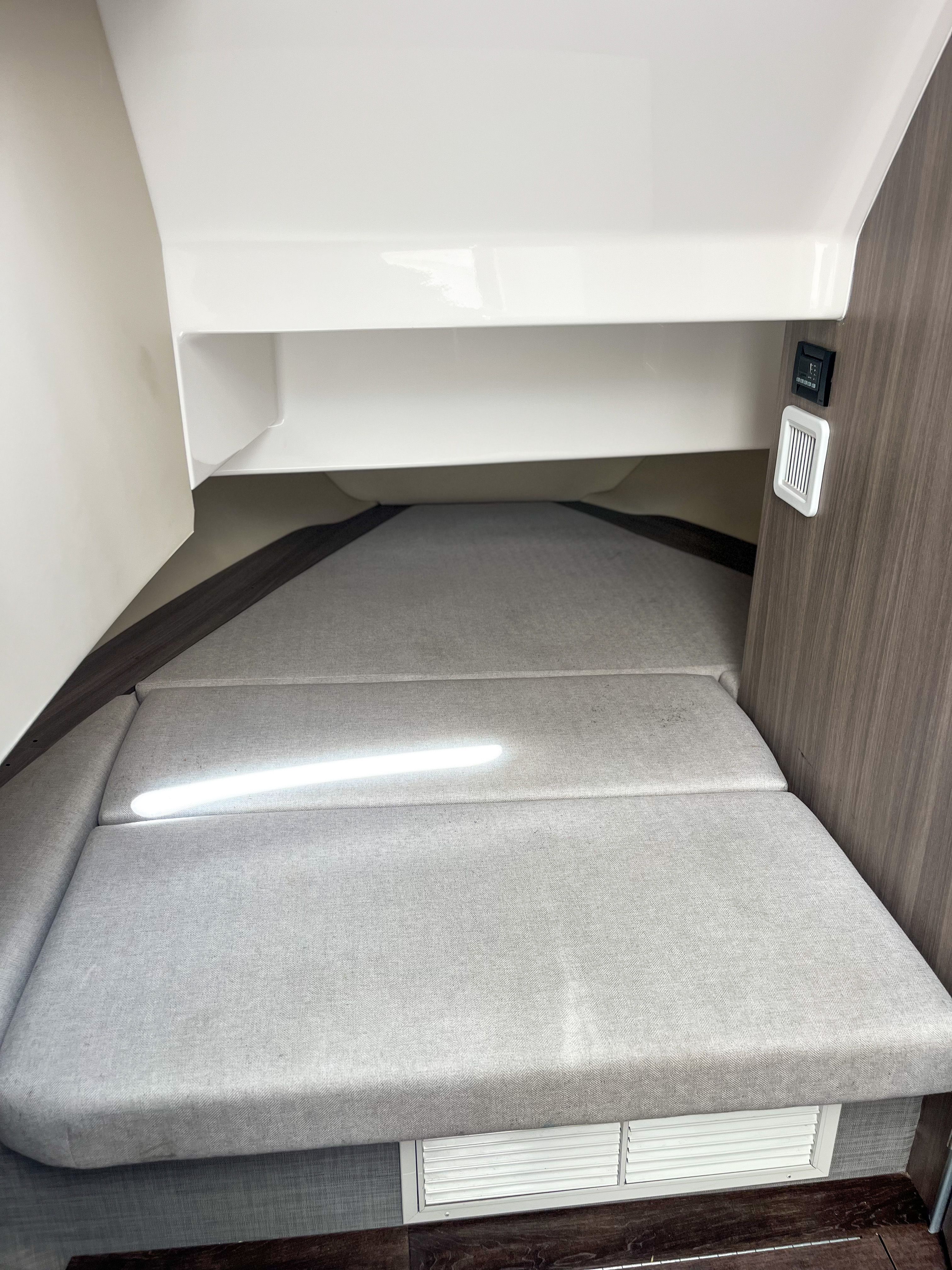 2019 REGAL 33 SAV - Image 22