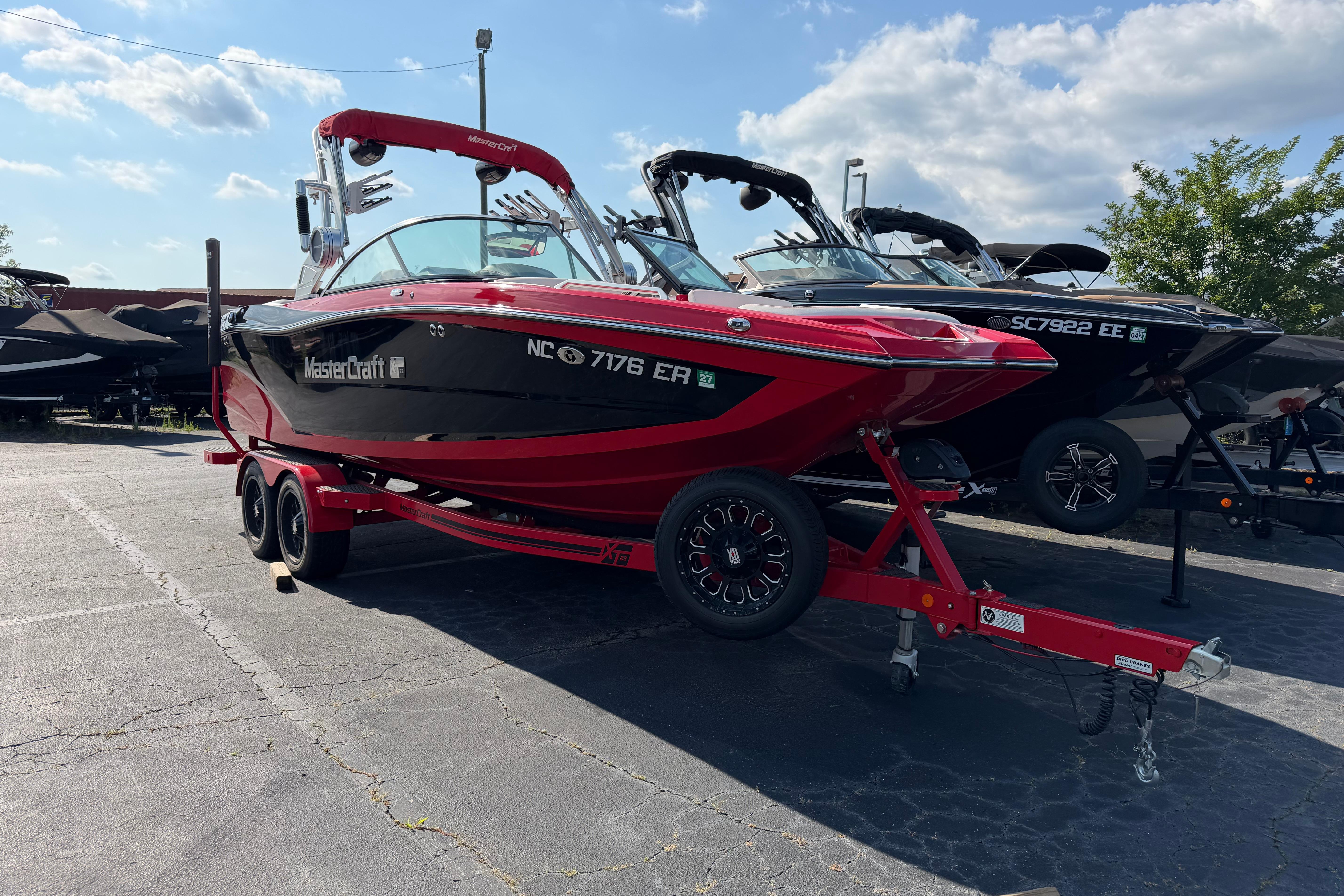 2021 MasterCraft XT22