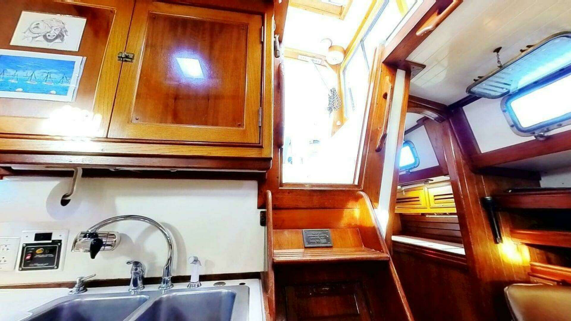 1984 Shannon Aegean - Image 37